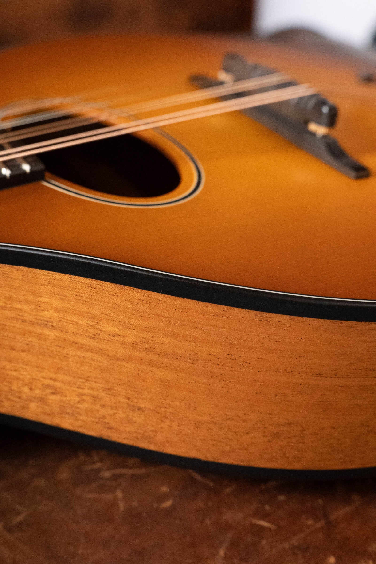 Eastman PCH-M104-GB Solid Spruce/Laminated Mahogany Goldburst Flattop A-Style Mandolin #1401