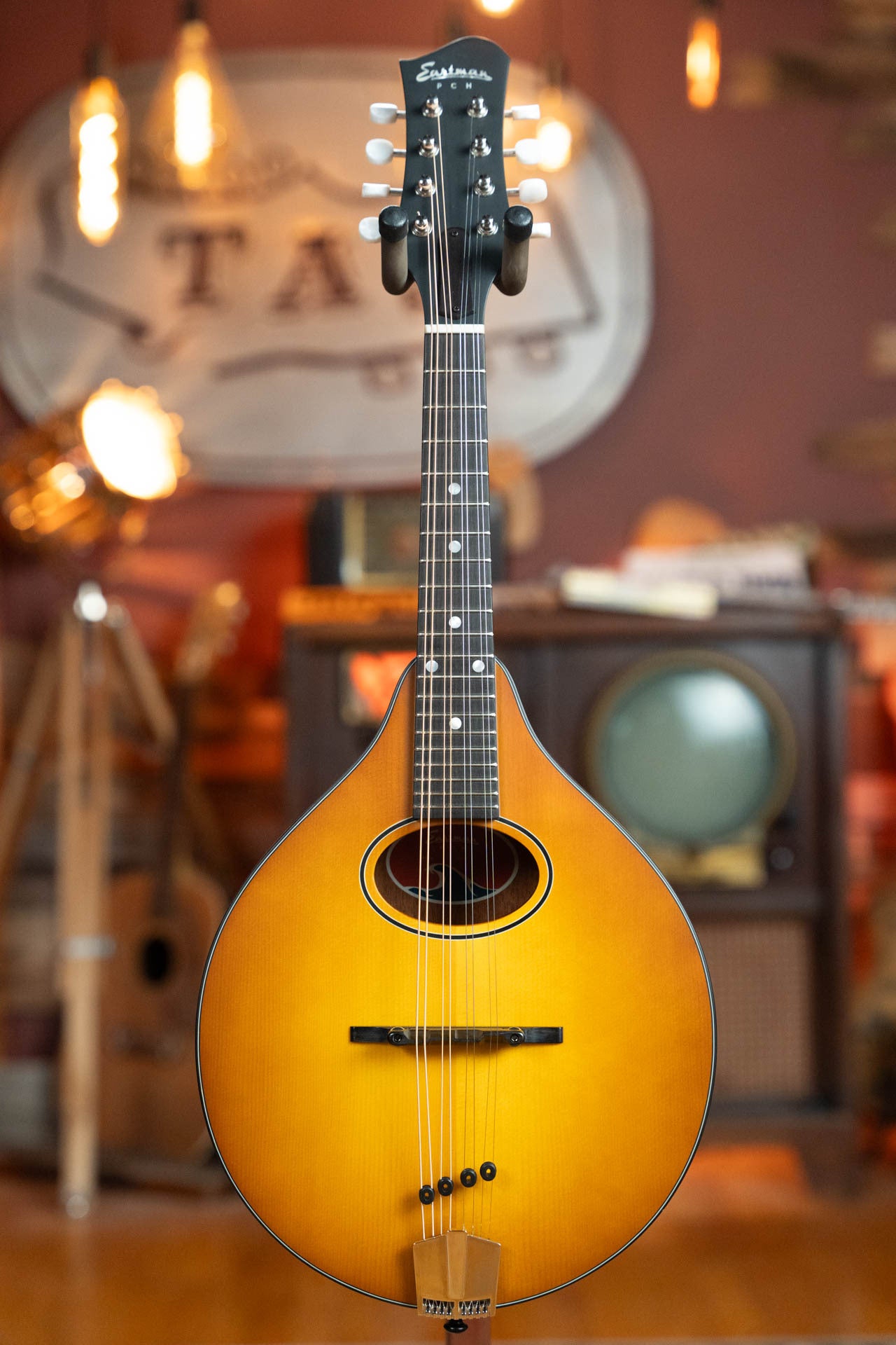 Eastman PCH-M104-GB Spruce/Laminated Mahogany Goldburst Flattop A-Style Mandolin #0957