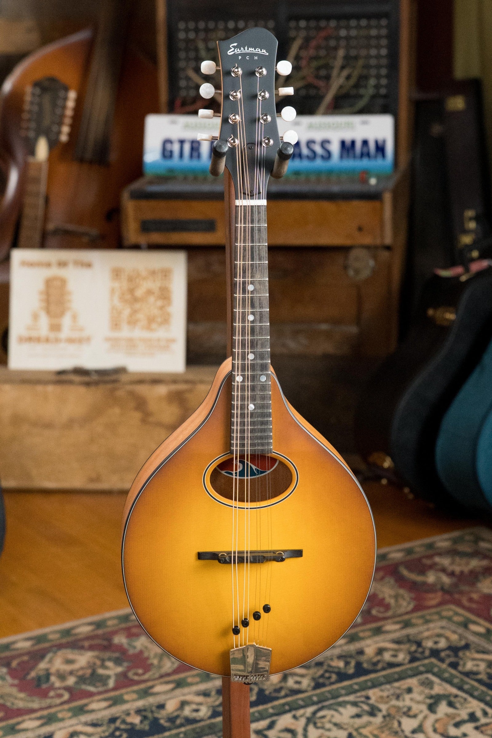 Eastman PCH-M104-GB Spruce/Laminated Mahogany Goldburst Flattop A-Style Mandolin #1065