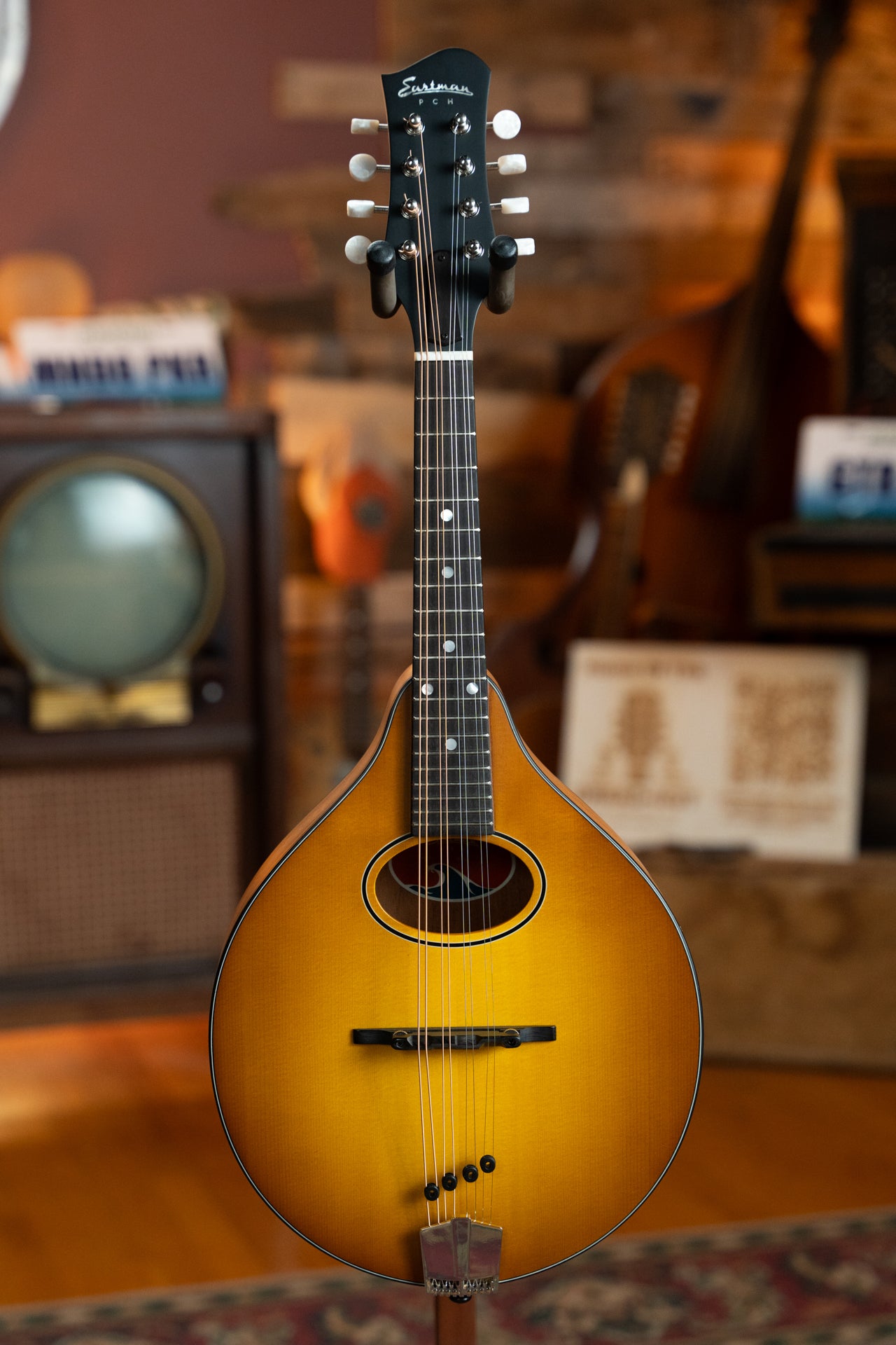 Eastman PCH-M104-GB Spruce/Laminated Mahogany Goldburst Flattop A-Style Mandolin #1840