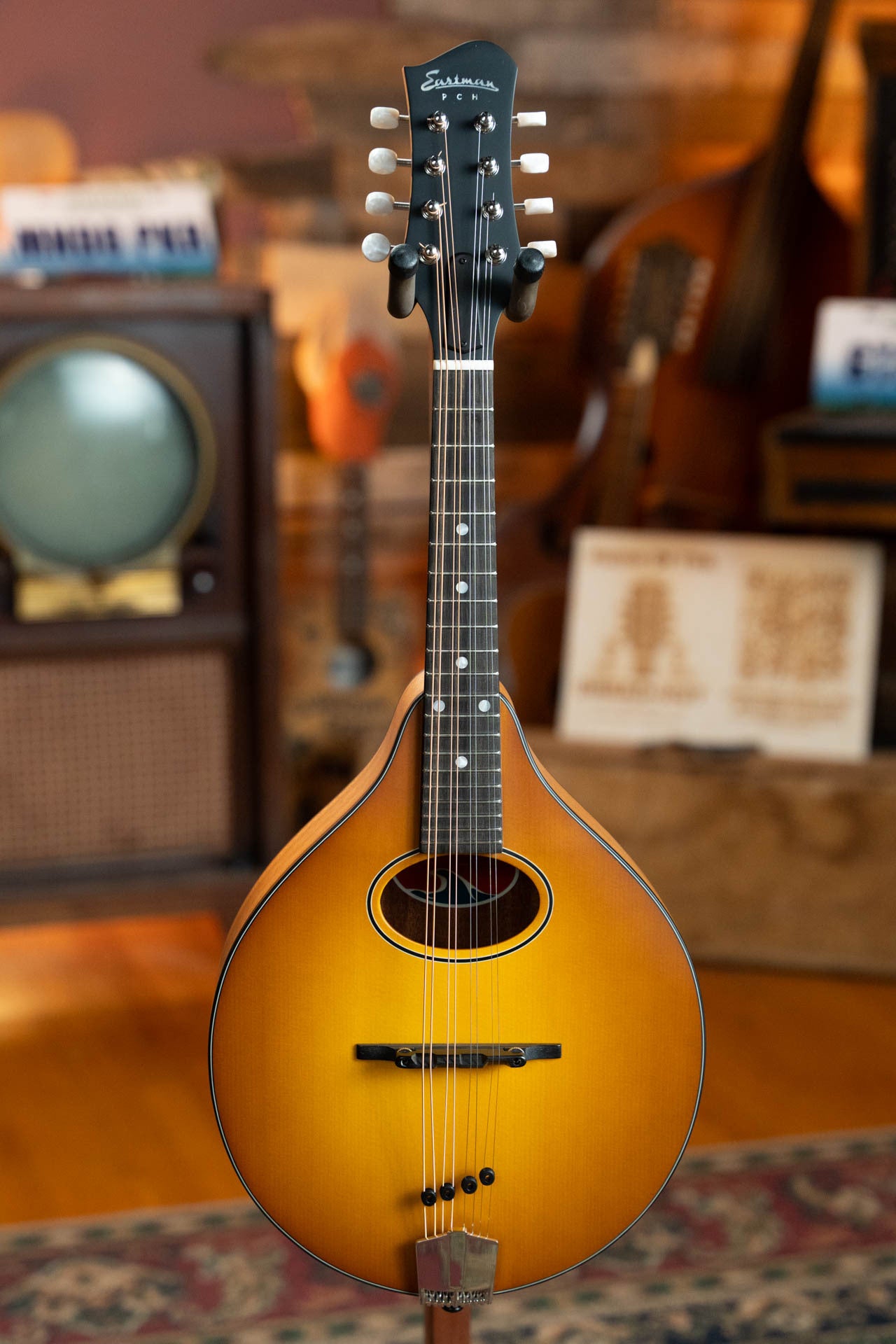 Eastman PCH-M104-GB Spruce/Laminated Mahogany Goldburst Flattop A-Style Mandolin #1842