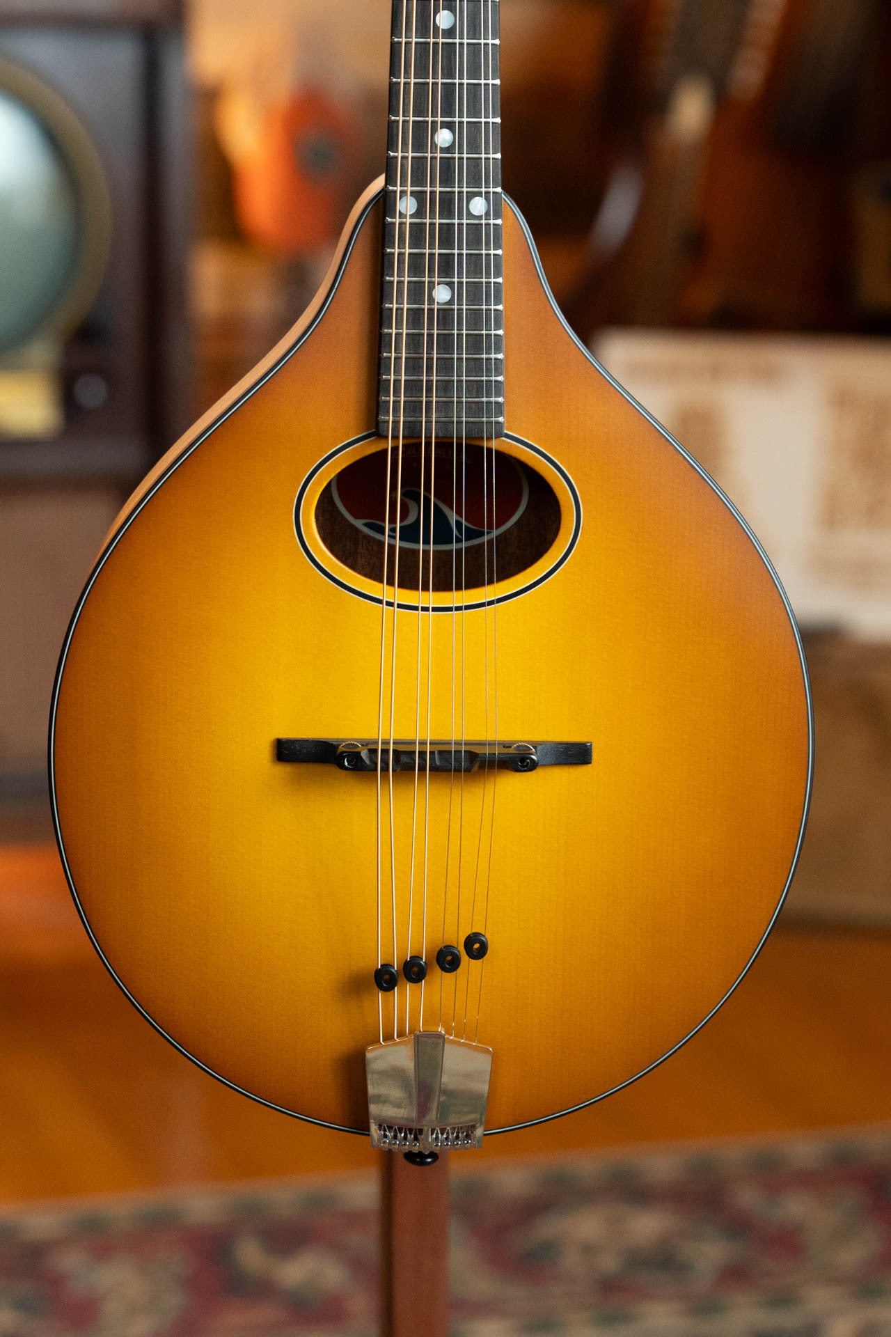 Eastman PCH-M104-GB Spruce/Laminated Mahogany Goldburst Flattop A-Style Mandolin #1842