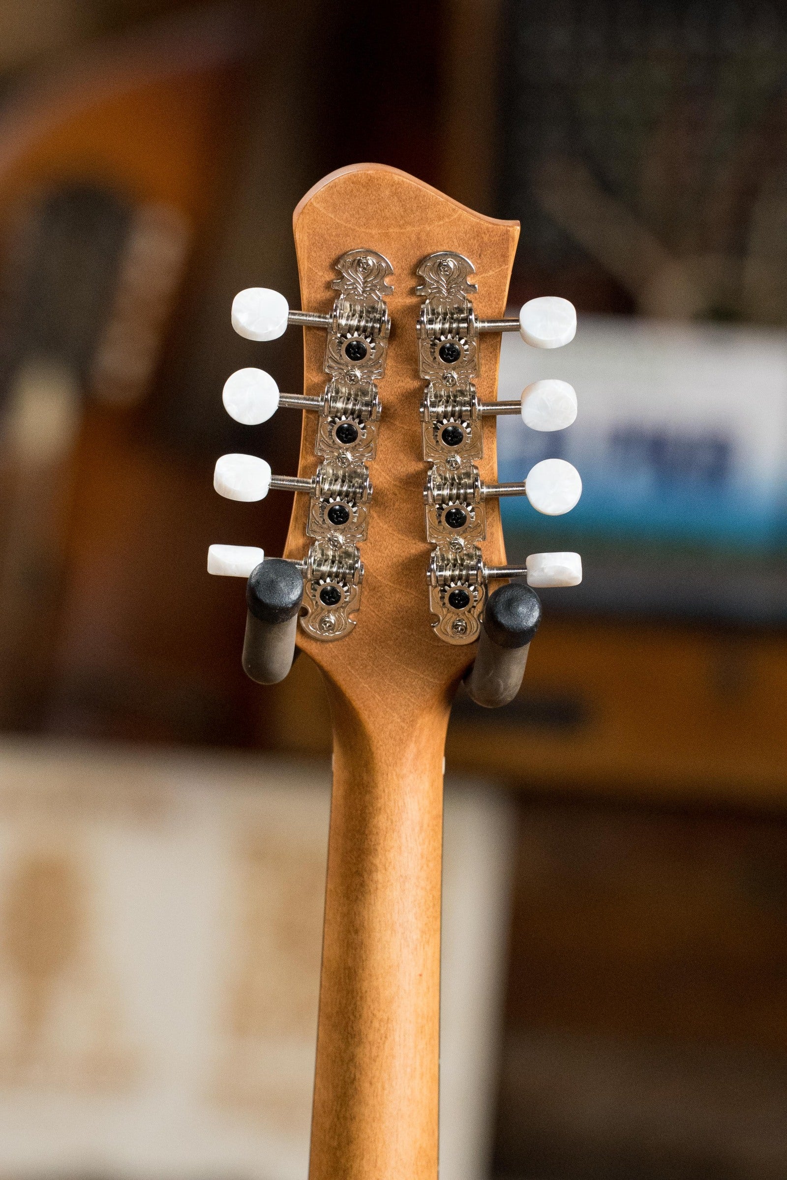 Eastman PCH-M104-NAT Spruce/Laminated Mahogany Natural Flattop A-Style Mandolin #1180