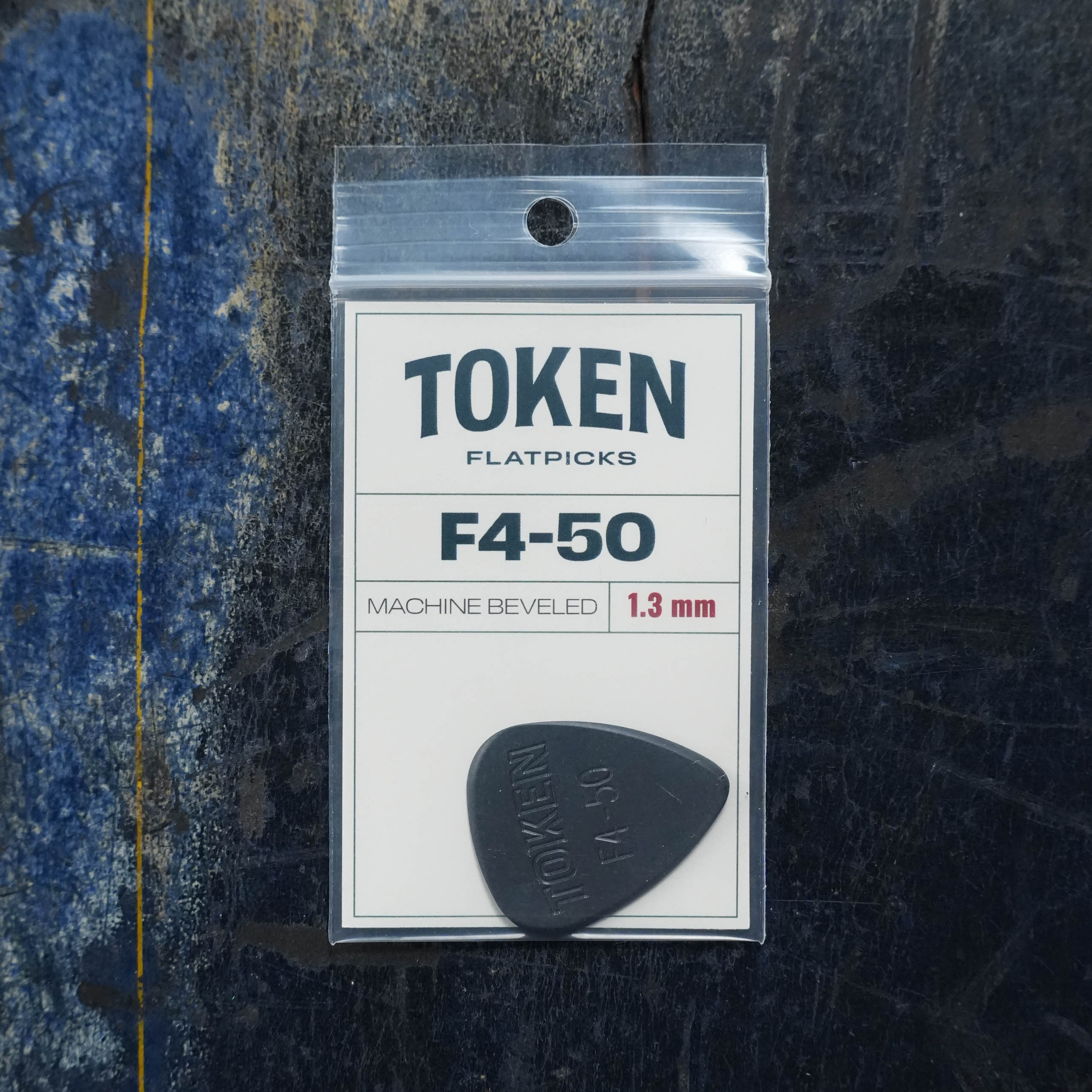 Token F4-50 BLACK AMBER Flatpick - Teardrop 1.3mm