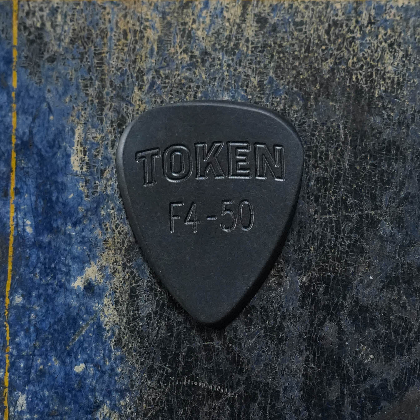 Token F4-50 BLACK AMBER Flatpick - Teardrop 1.3mm