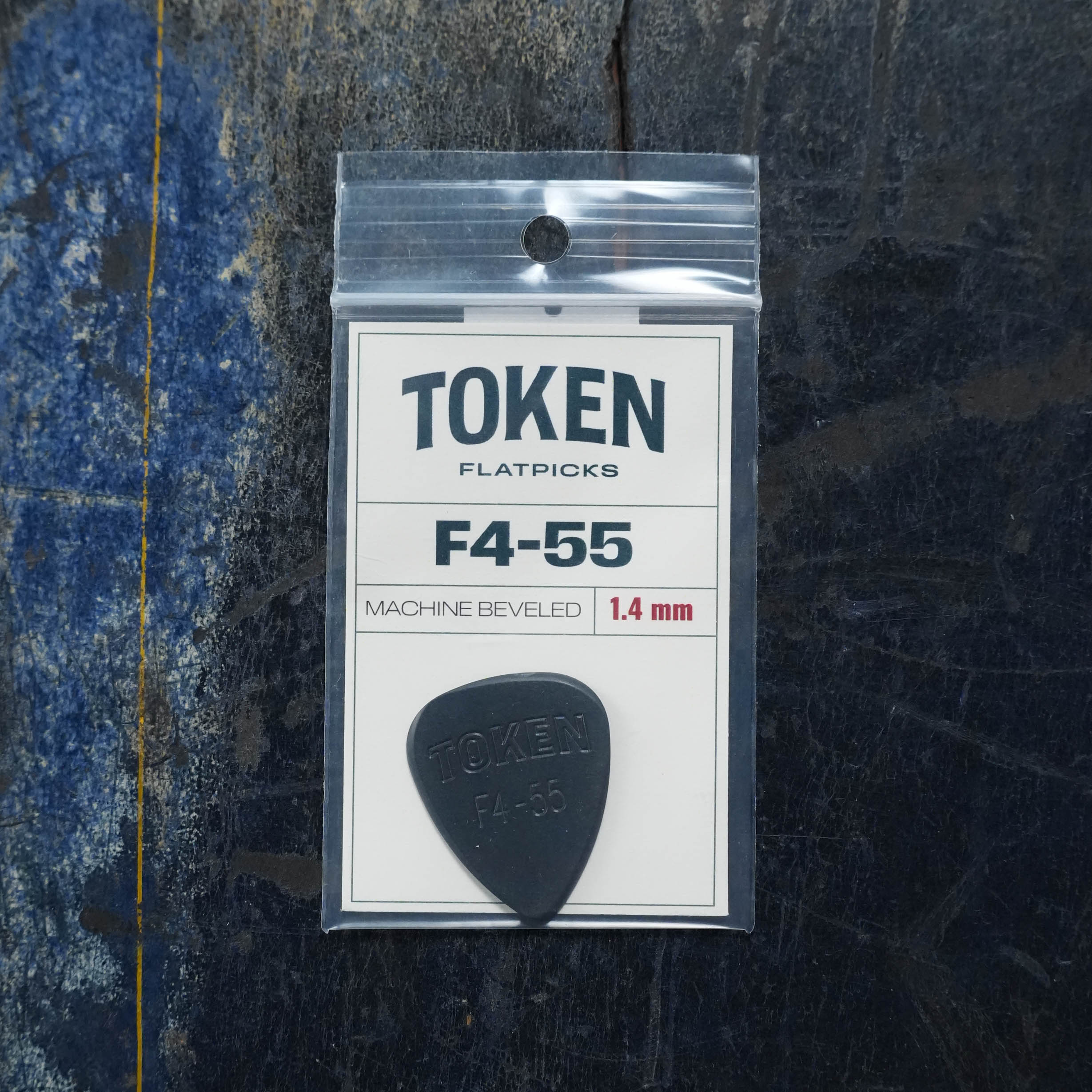Token F4-55 BLACK AMBER Flatpick - Teardrop 1.4mm