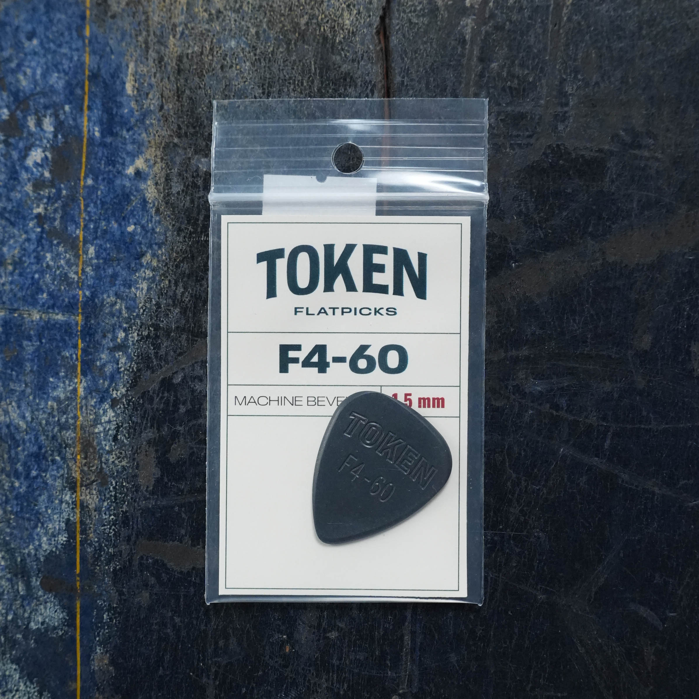 Token F4-60 BLACK AMBER Flatpick - Teardrop 1.5mm