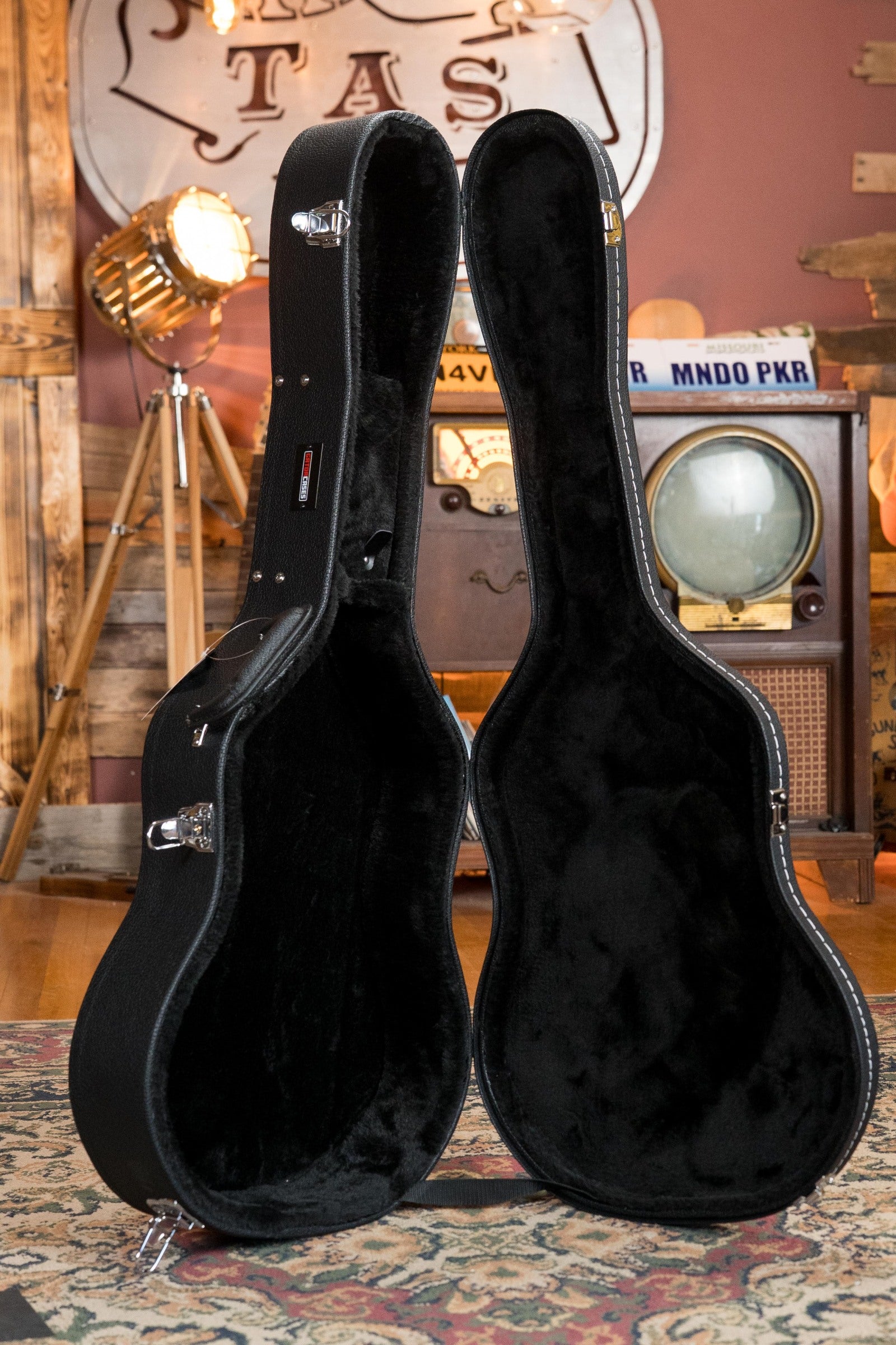 Gator Classical Guitar Deluxe Wood Case