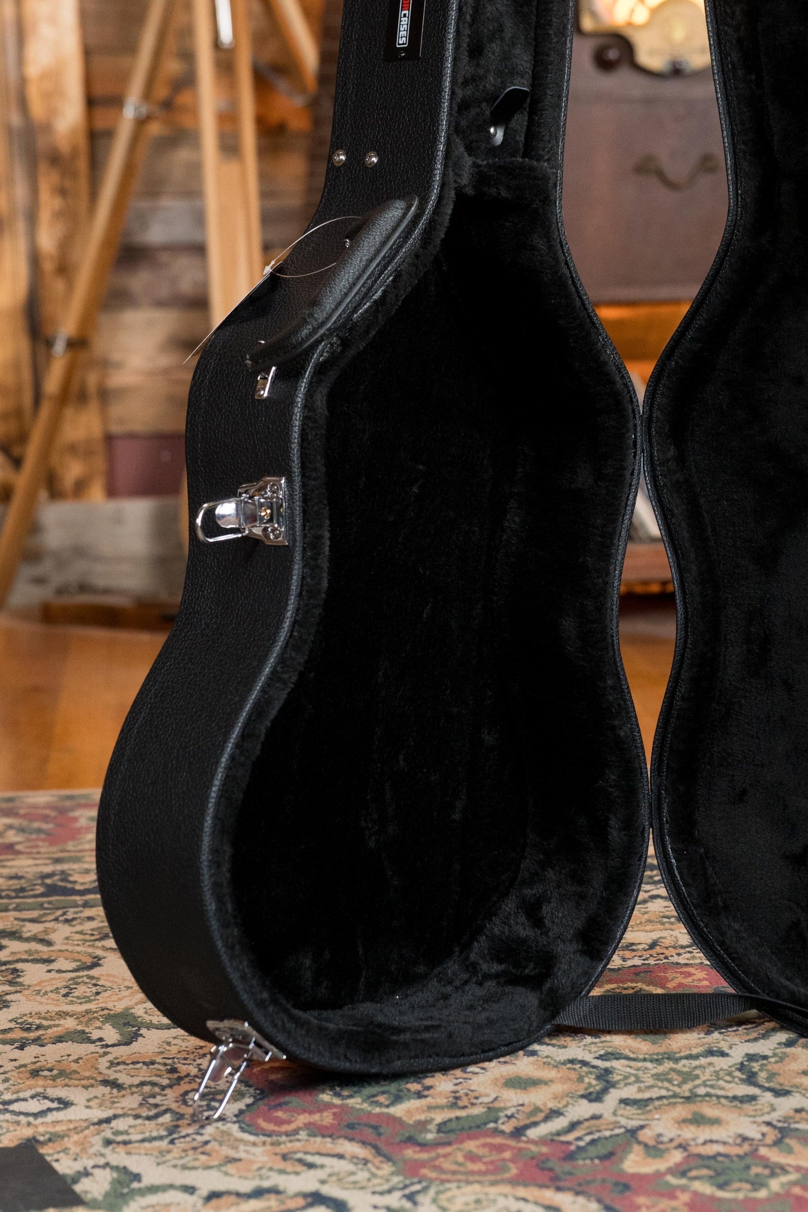 Gator Classical Guitar Deluxe Wood Case