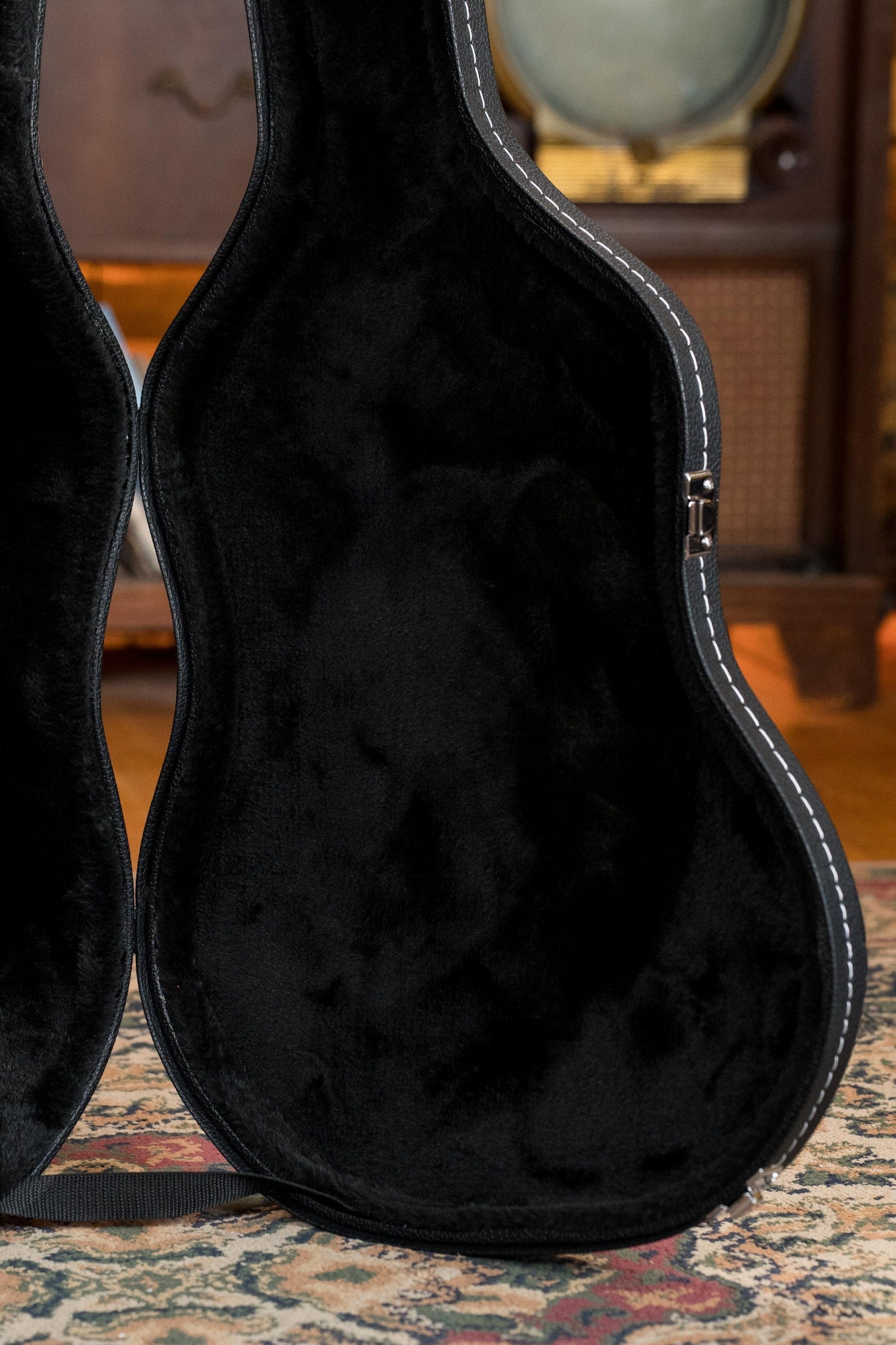 Gator Classical Guitar Deluxe Wood Case