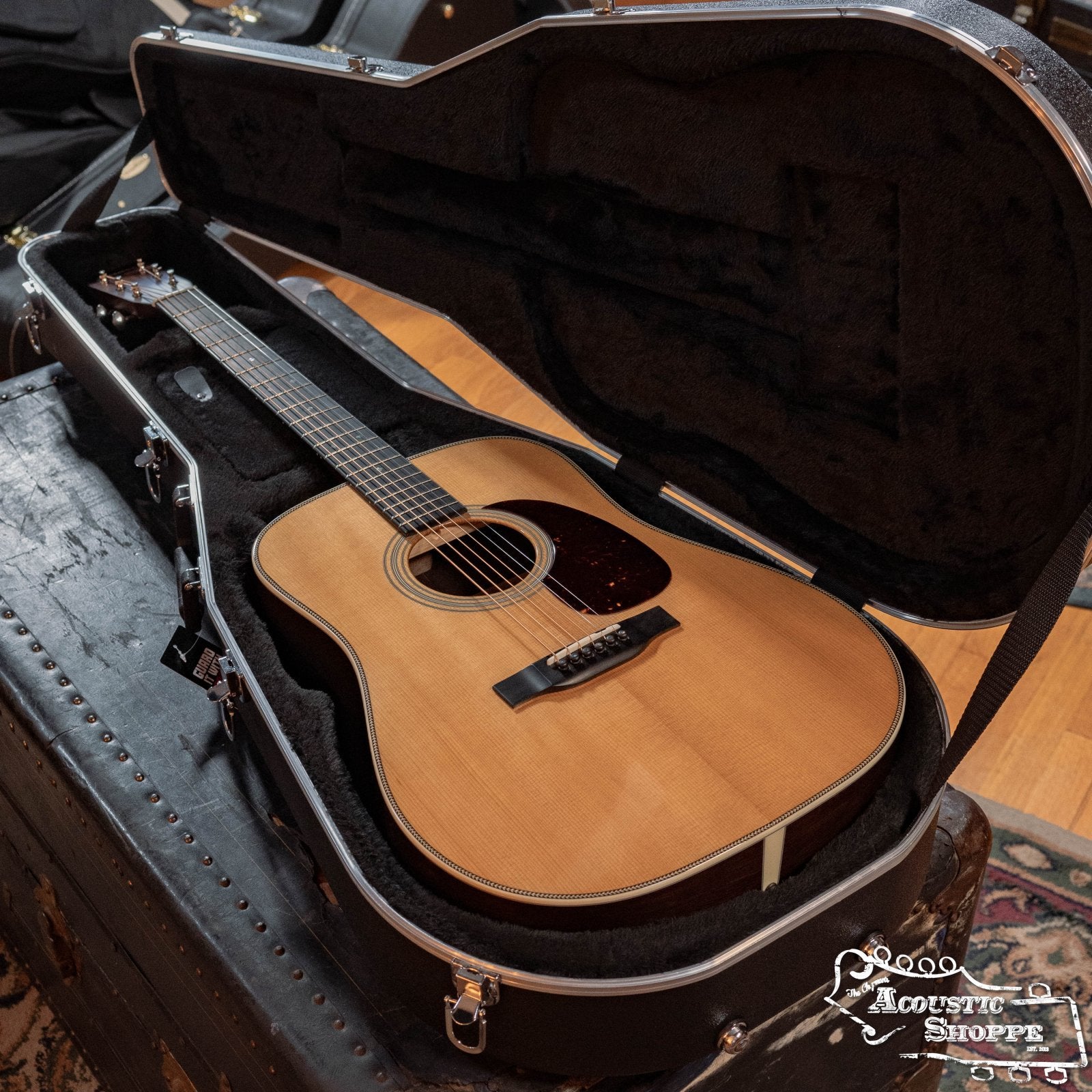 Gator Classic Deluxe Molded Case for Dreadnought Guitars (GC-DREAD)