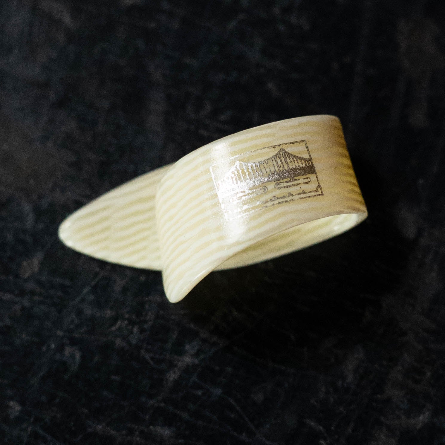 Golden Gate GP-11 Ivoroid Thumb Pick - Medium