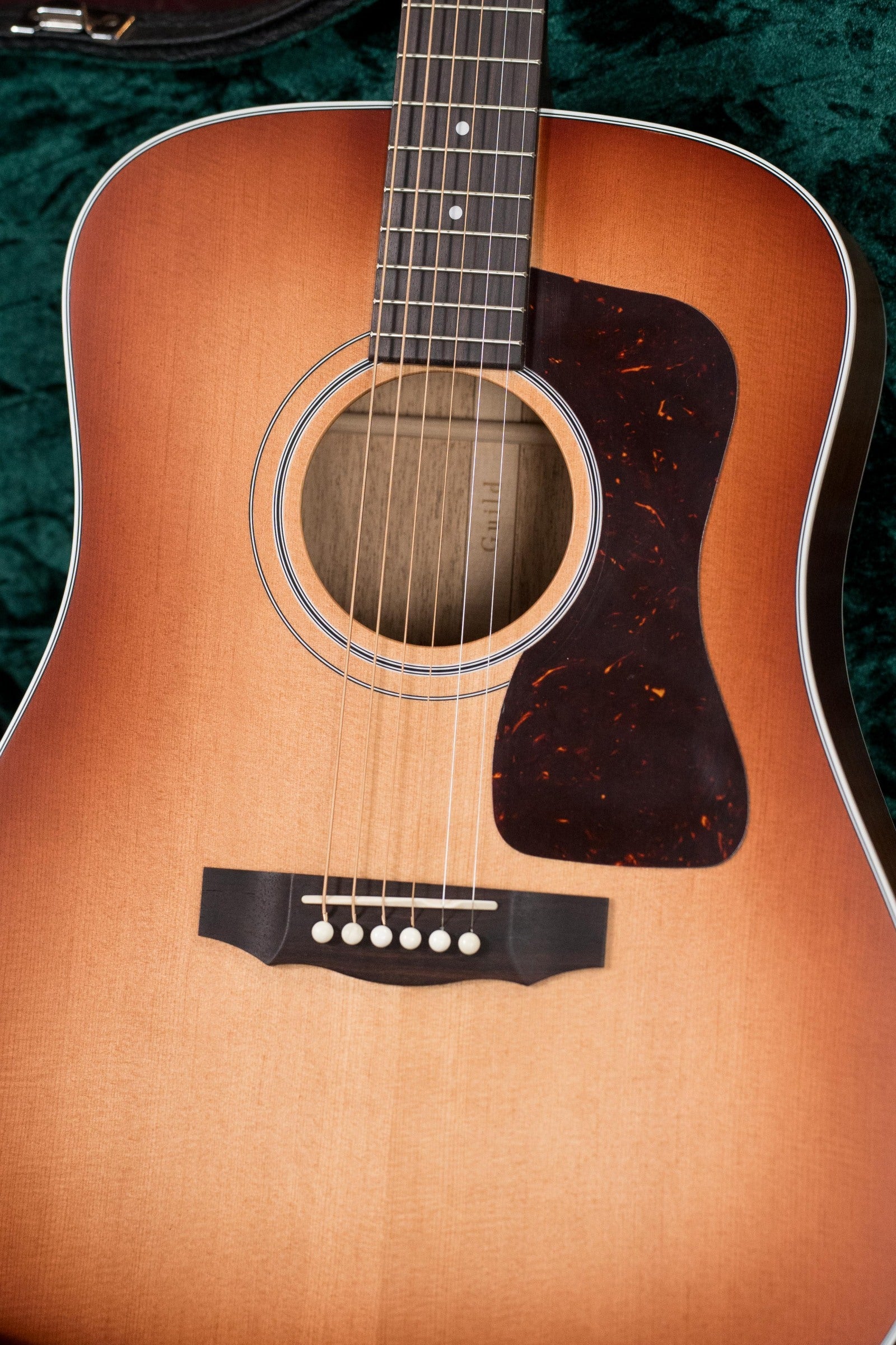 Guild D-40 Standard Sitka/Mahogany Pacific Sunset Burst Dreadnought Acoustic Guitar #0277