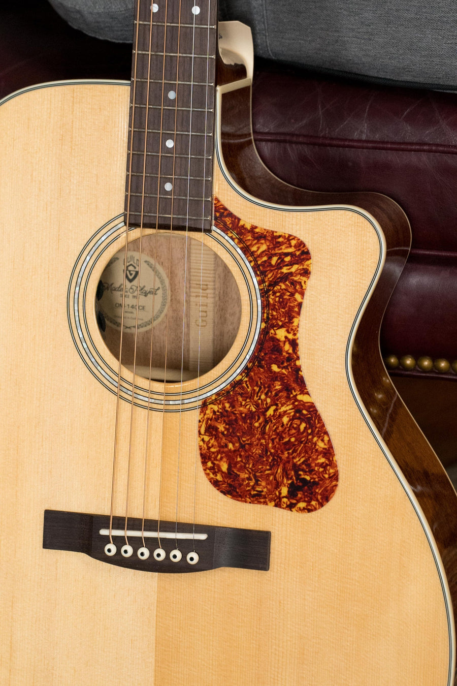 Natural finish Guild OM-140CE cutaway acoustic guitar with tortoiseshell pickguard and rosewood fretboard. - Guild OM-140CE Sitka/African Mahogany Natural OM Cutaway Guitar w/Electronics #4964 - Default Title