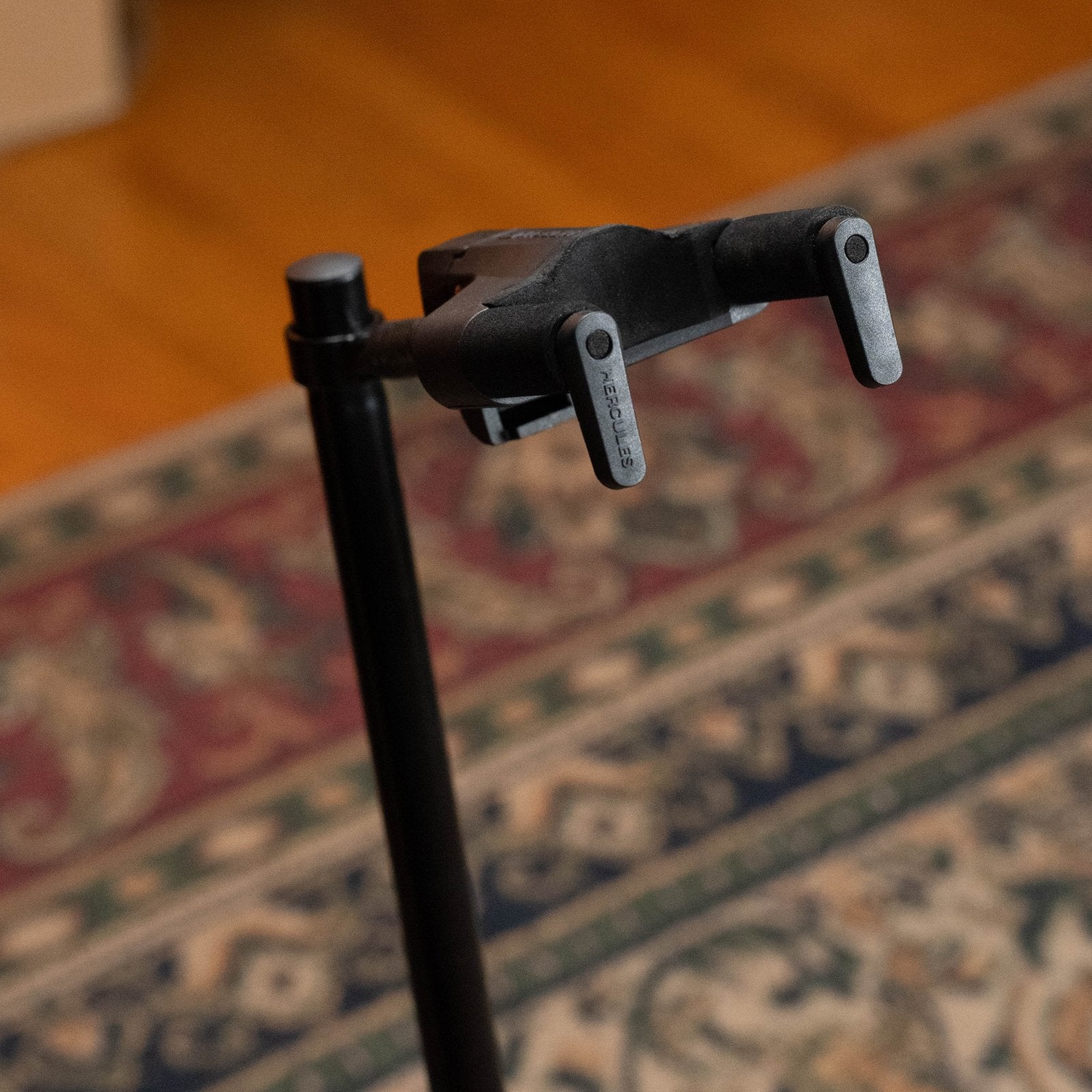 Hercules Auto Grip Single Guitar Stand w/Foldable Yoke (GS415BPLUS)