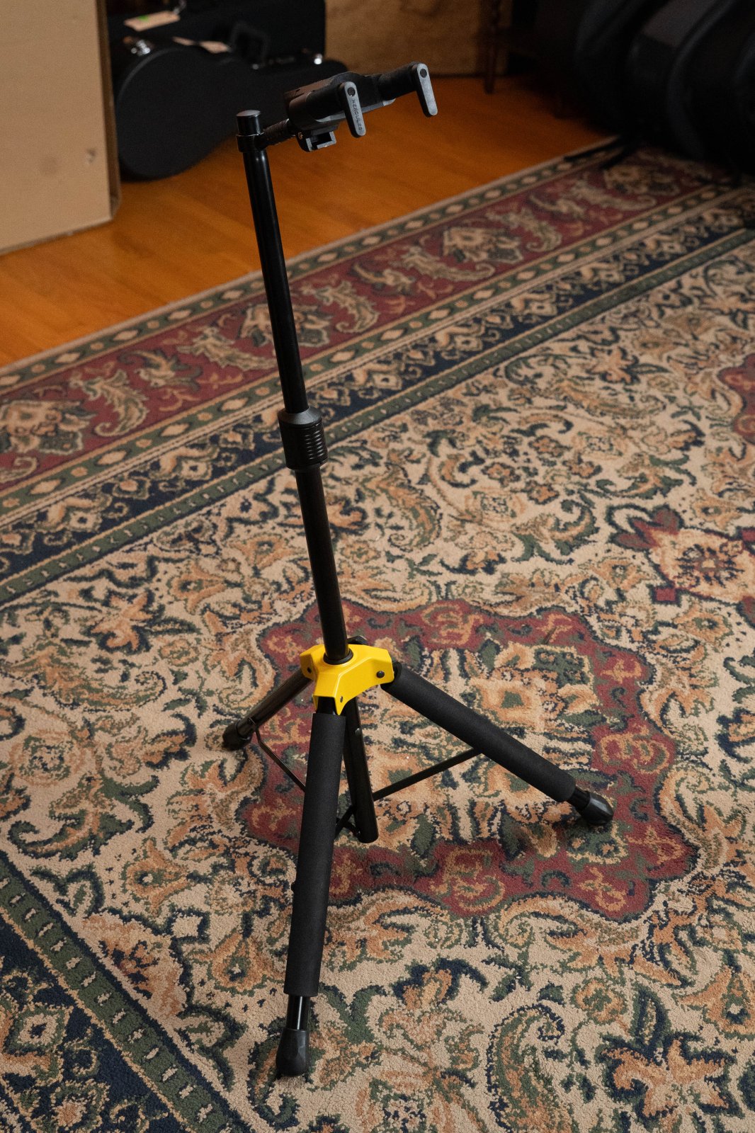 Hercules Auto Grip Single Guitar Stand w/Foldable Yoke (GS415BPLUS)