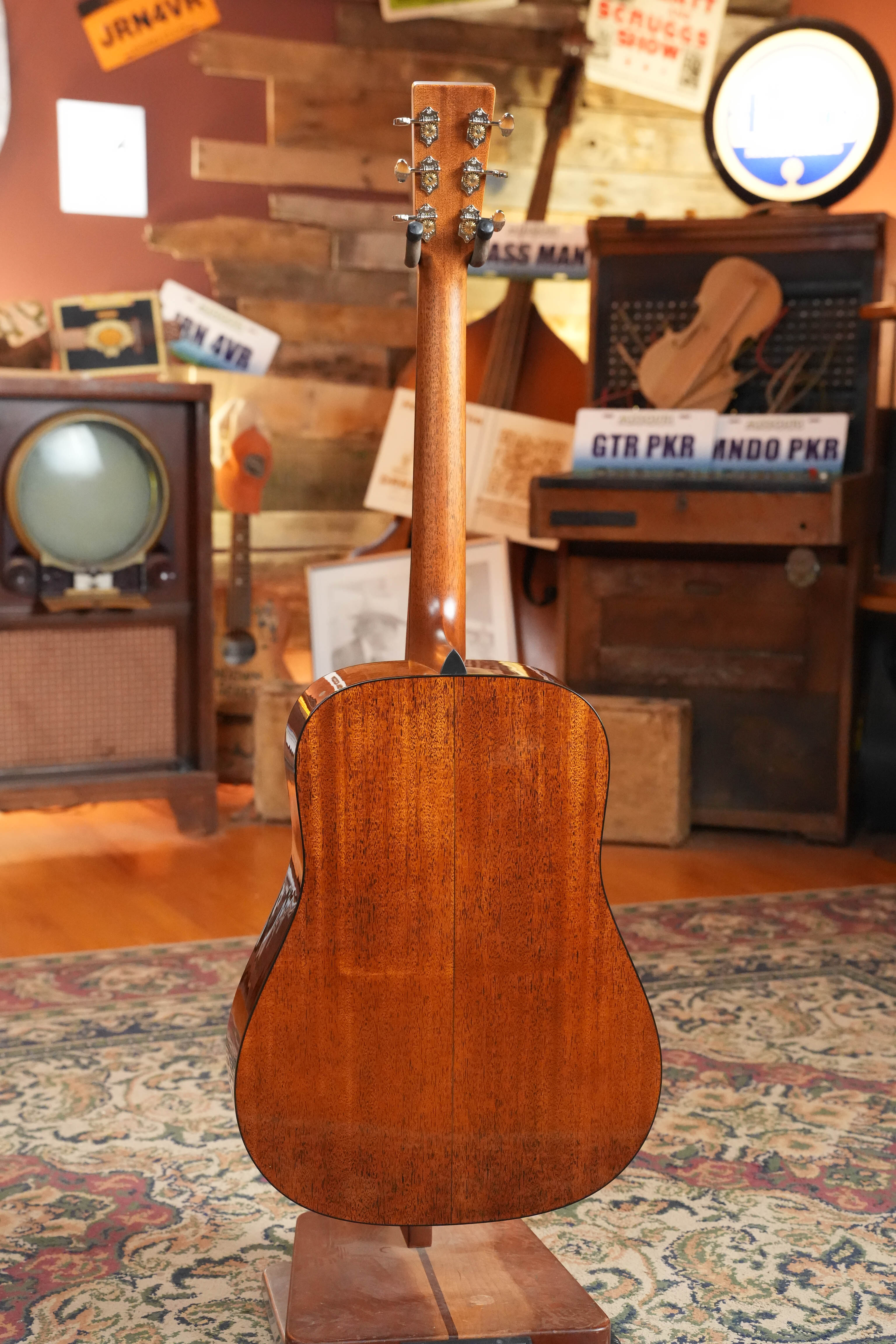 Martin D-18 Spruce/Mahogany Gloss Finish Dreadnought Acoustic Guitar #5602