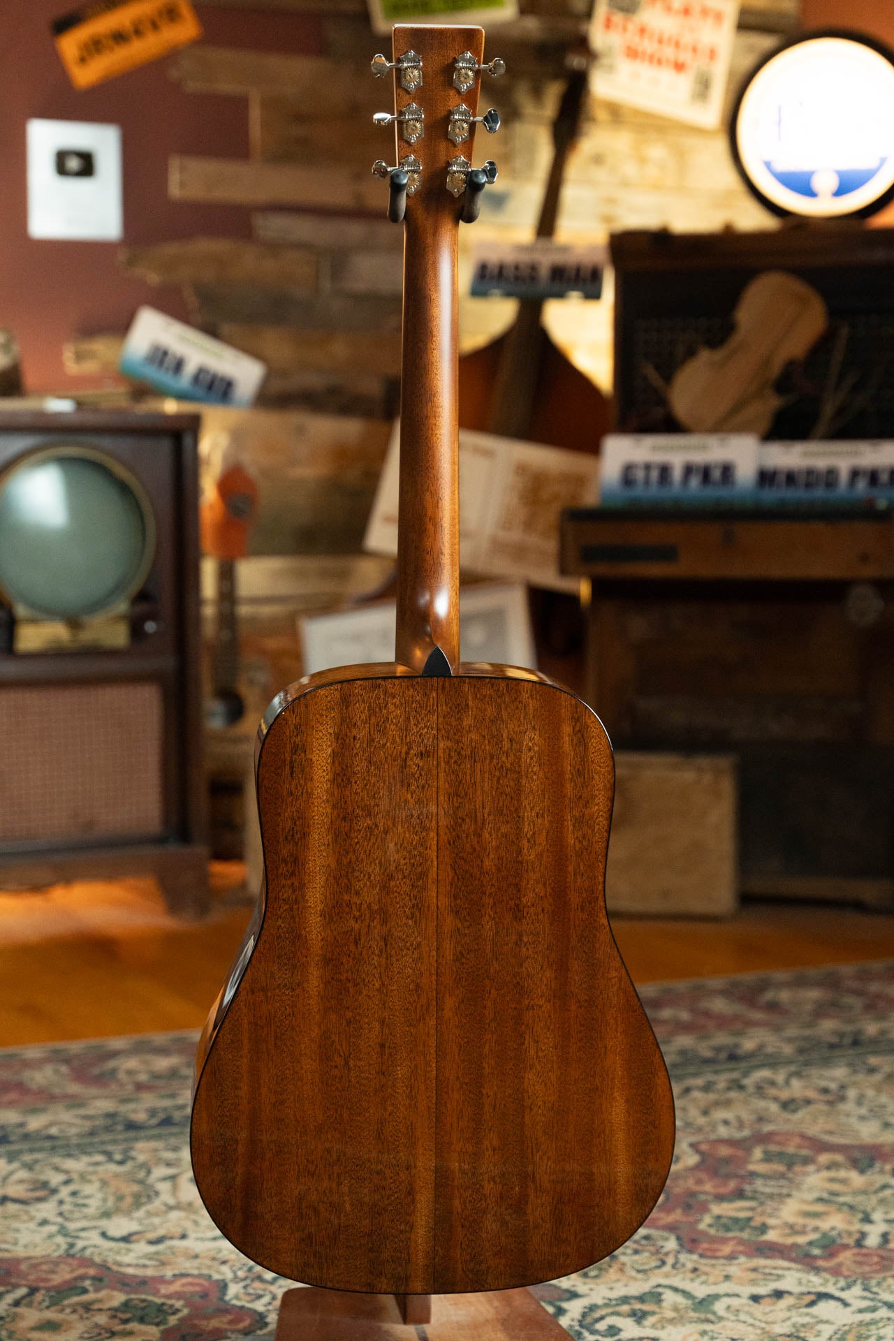 Martin D-18 Spruce/Mahogany Gloss Finish Dreadnought Acoustic Guitar #9103