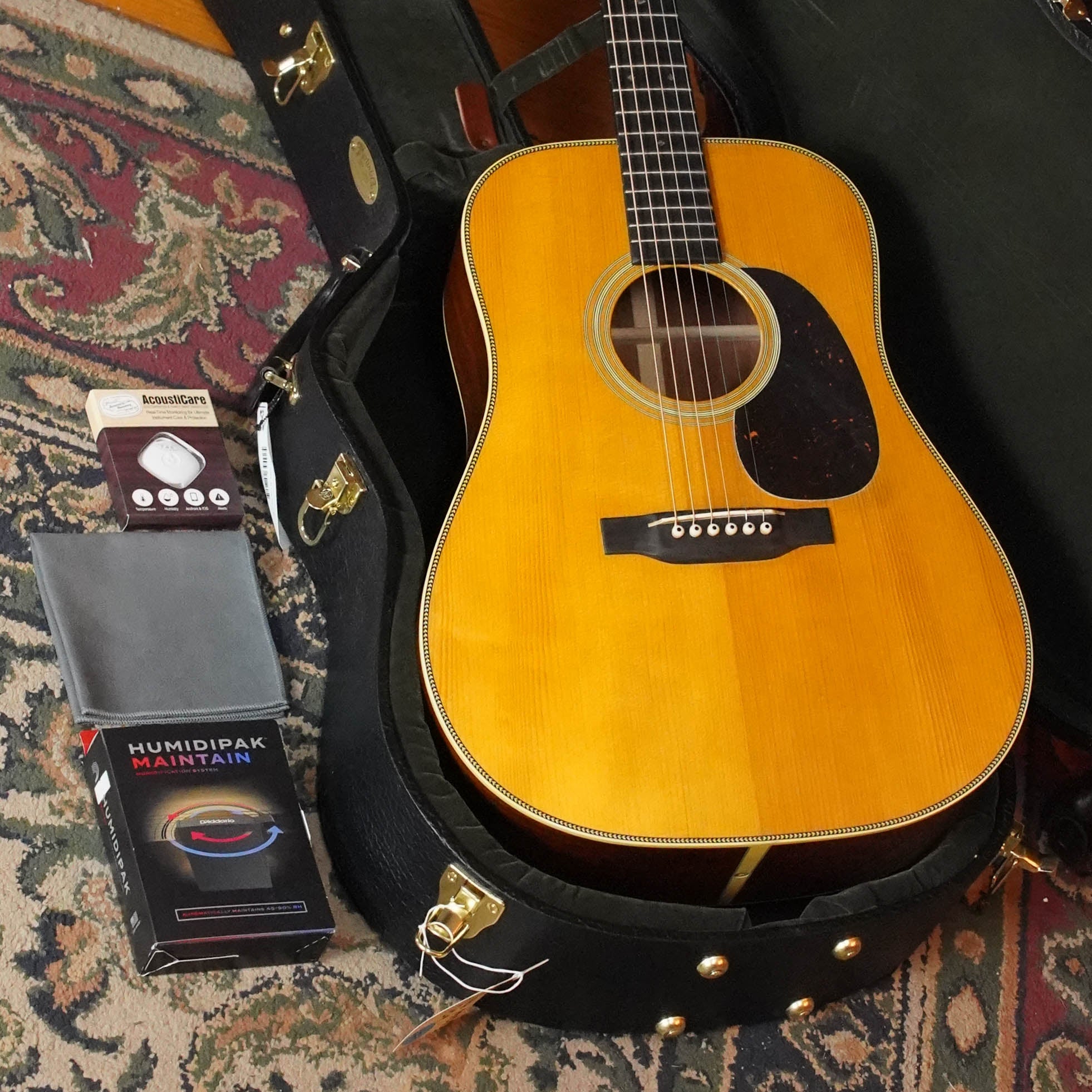 Martin D-28 Authentic 1937 Aged Adirondack/Guatemalan Rosewood Dreadno