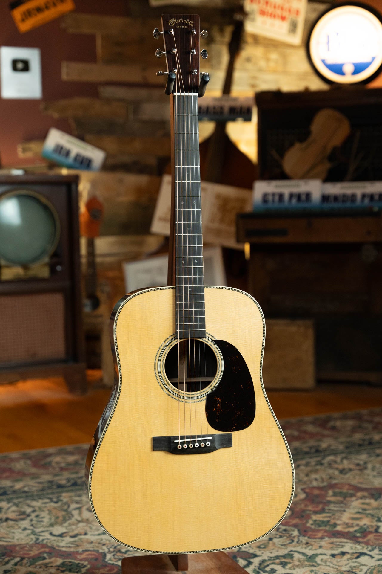 Martin HD-28 Spruce/East Indian Rosewood Dreadnought Acoustic Guitar #8326