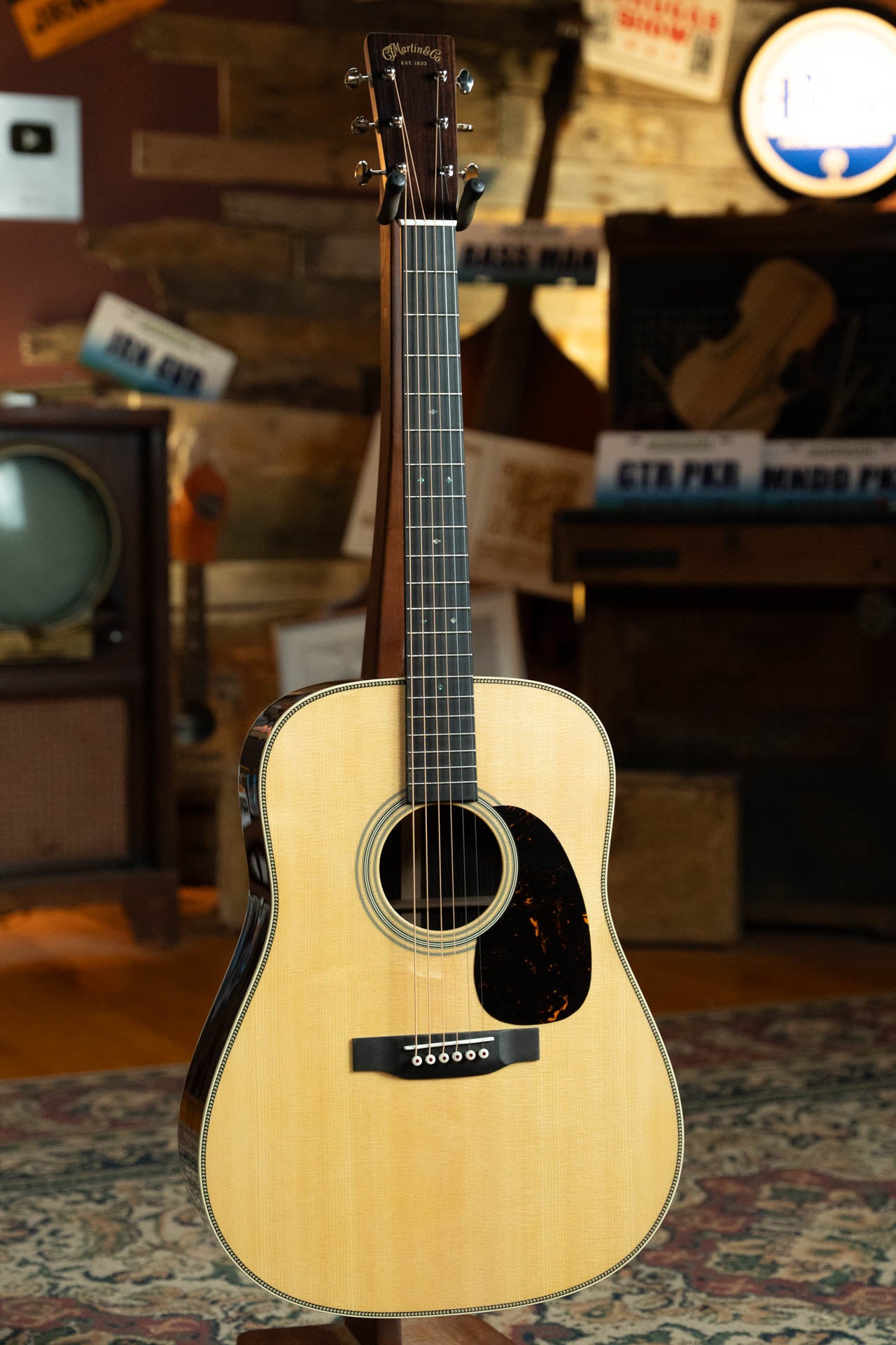 Martin HD-28 Spruce/East Indian Rosewood Dreadnought Acoustic Guitar #8420