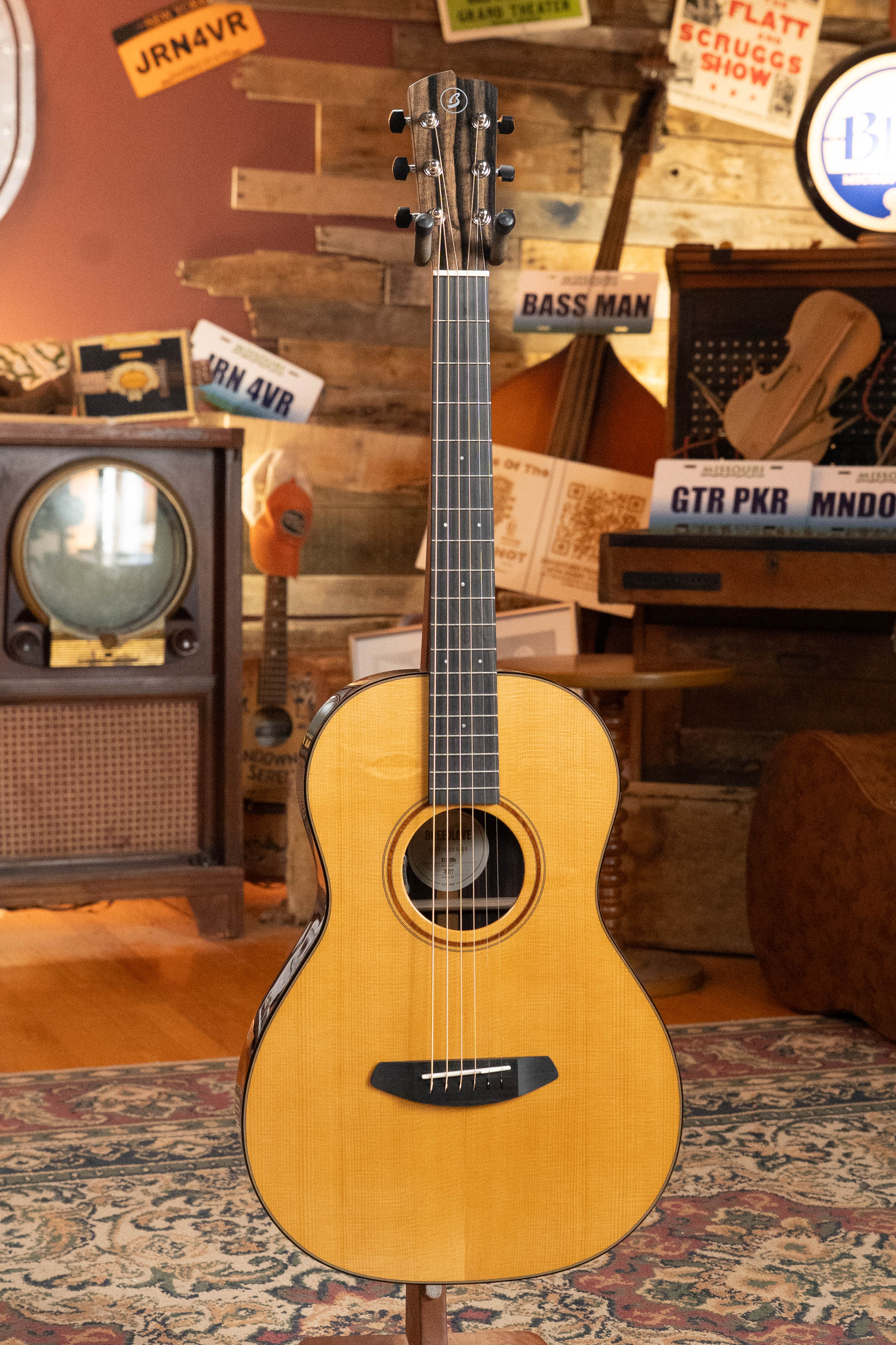 New 2026 Model* Breedlove Roots Series Sitka/Rosewood Gloss Parlor Gu