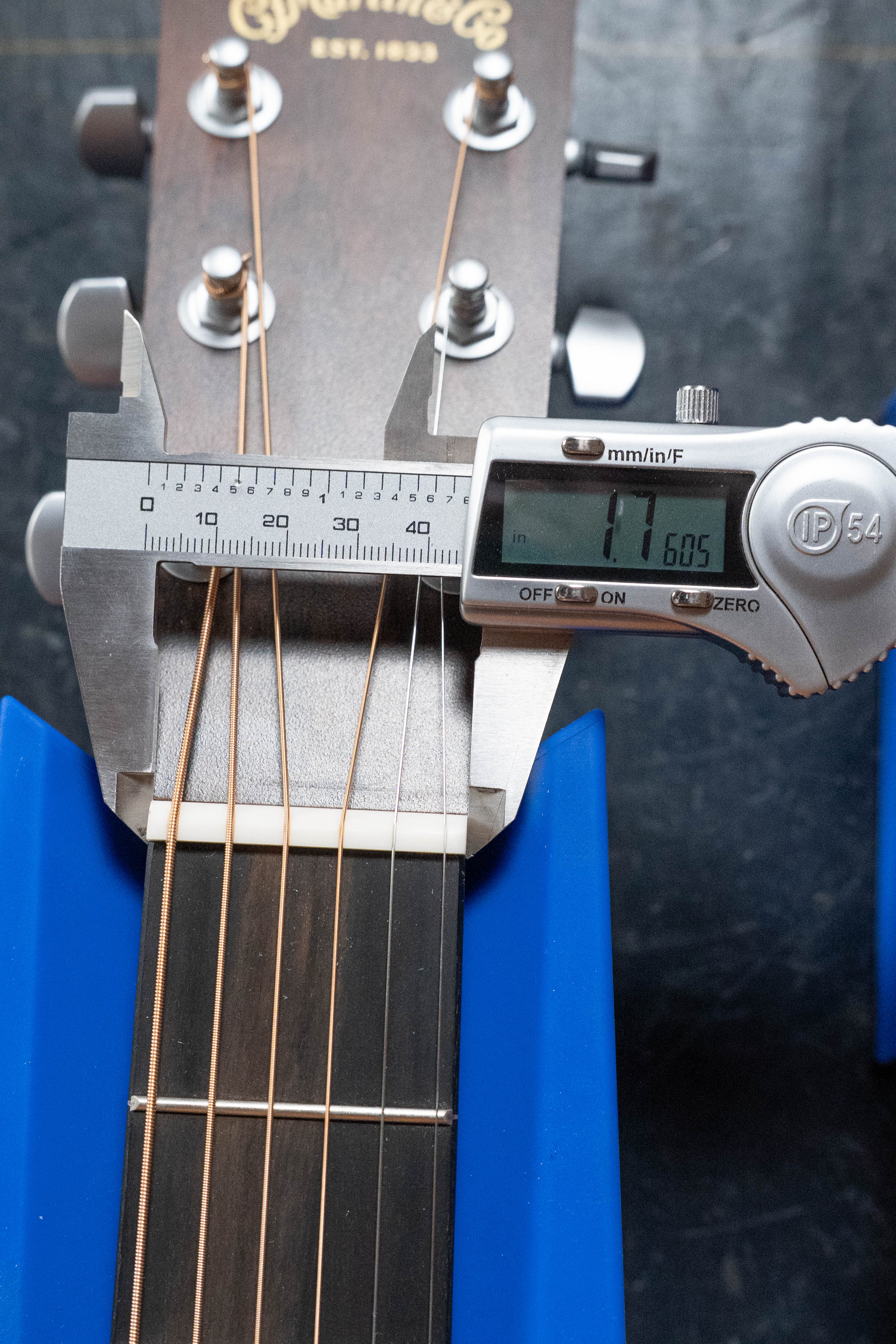 *New 2026 Model* Martin OMC-10E Modern Burst Road Series Spruce/Sapele Orchestra Model Cutaway Guitar w/Martin Electronics #9948