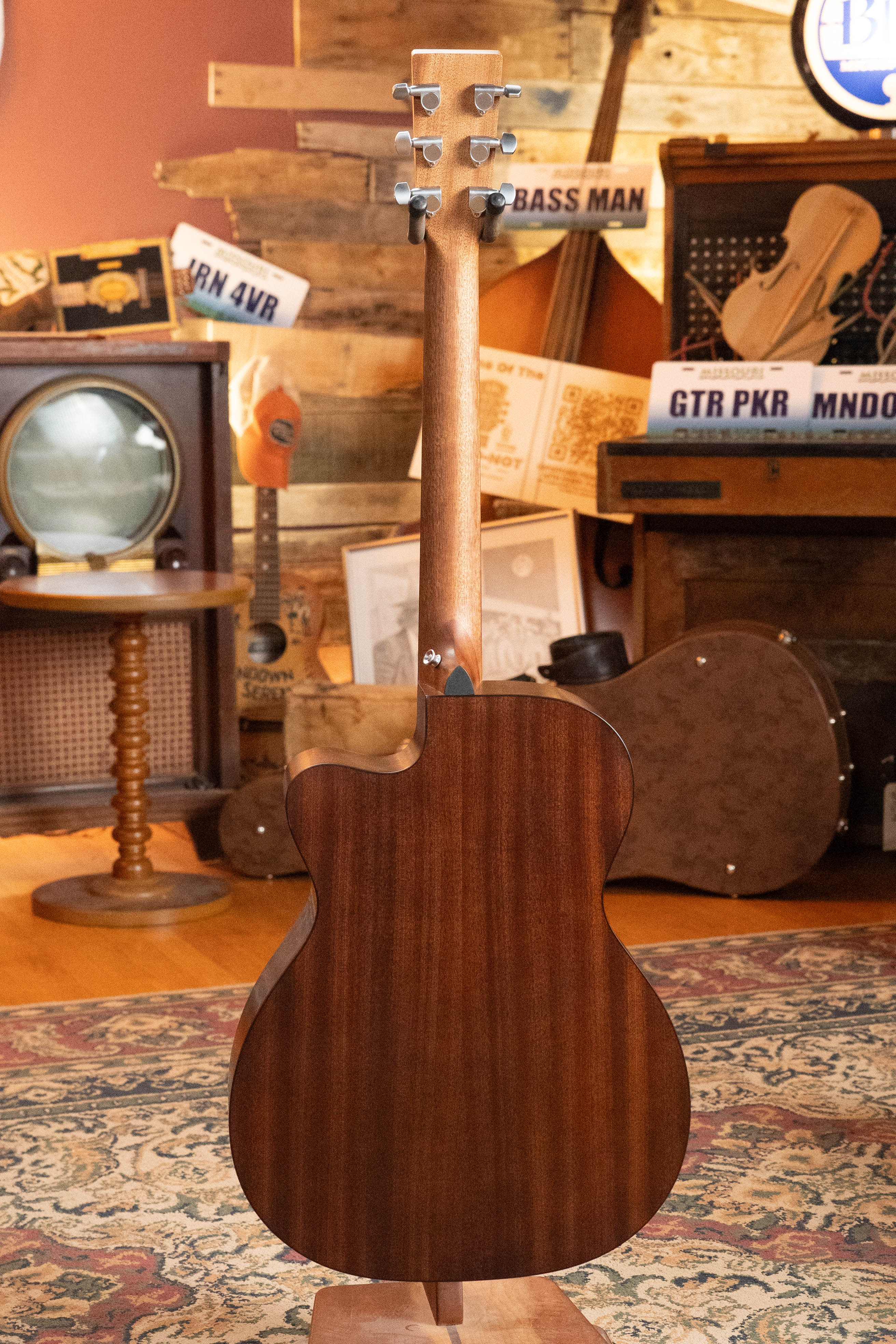 *New 2026 Model* Martin OMC-10E Modern Burst Road Series Spruce/Sapele Orchestra Model Cutaway Guitar w/Martin Electronics #9948