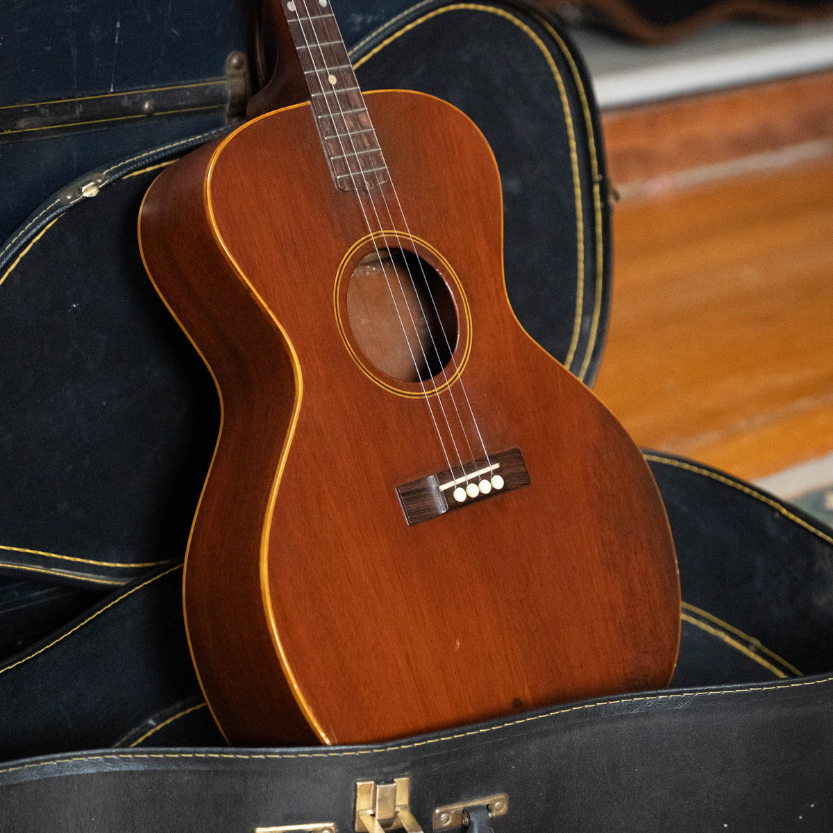 (Pre-Owned) 1930s Gibson Tenor Guitar