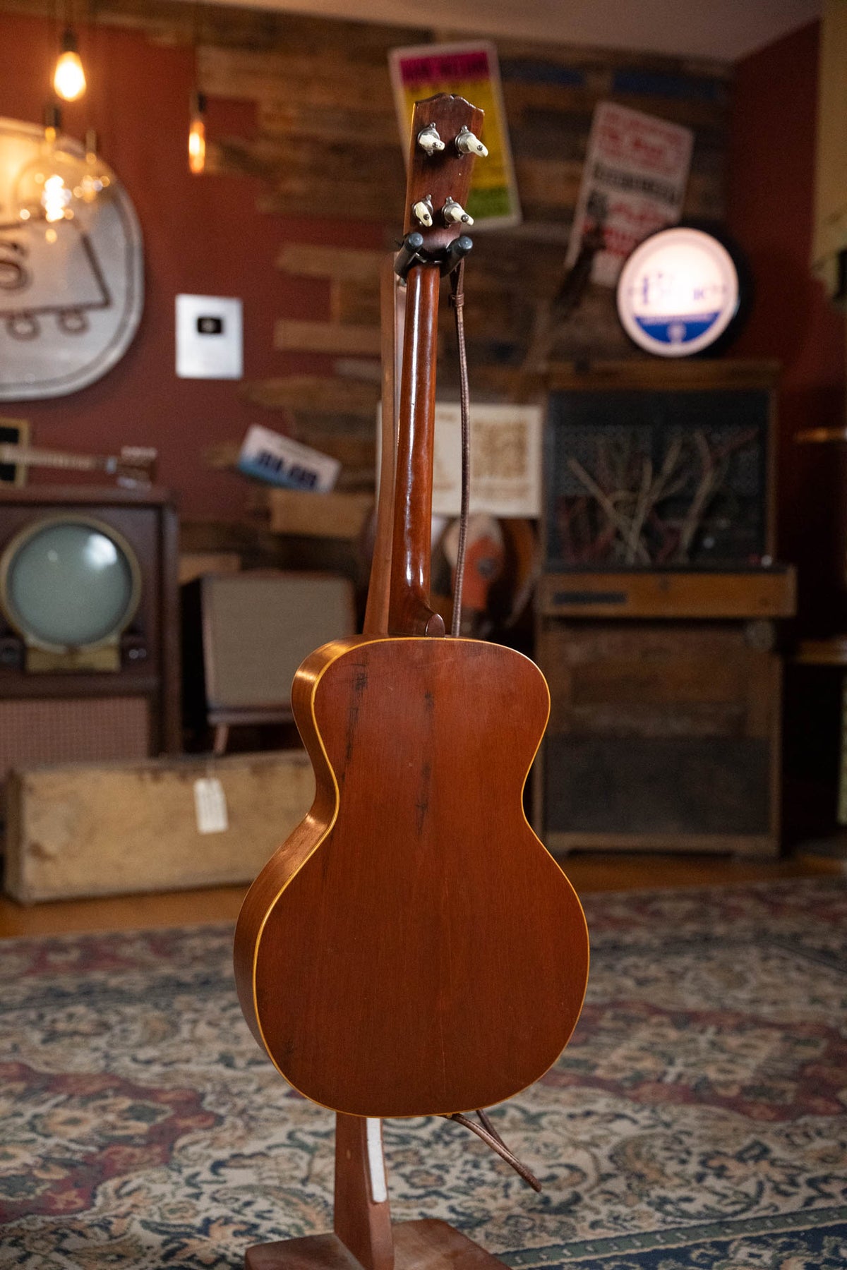 (Pre-Owned) 1930s Gibson Tenor Guitar