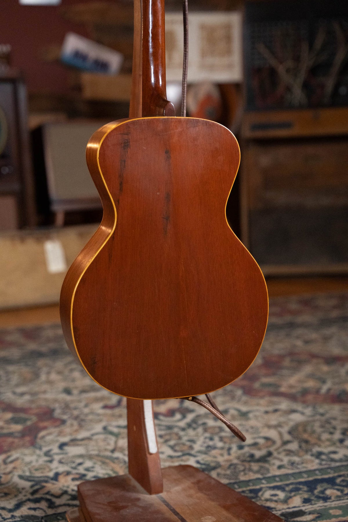 (Pre-Owned) 1930s Gibson Tenor Guitar
