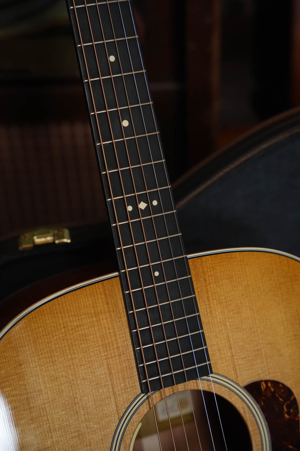 (Pre-Owned) Taylor Trey Hensley Gold Label 510e Dreadnought Acoustic-Electric #5088