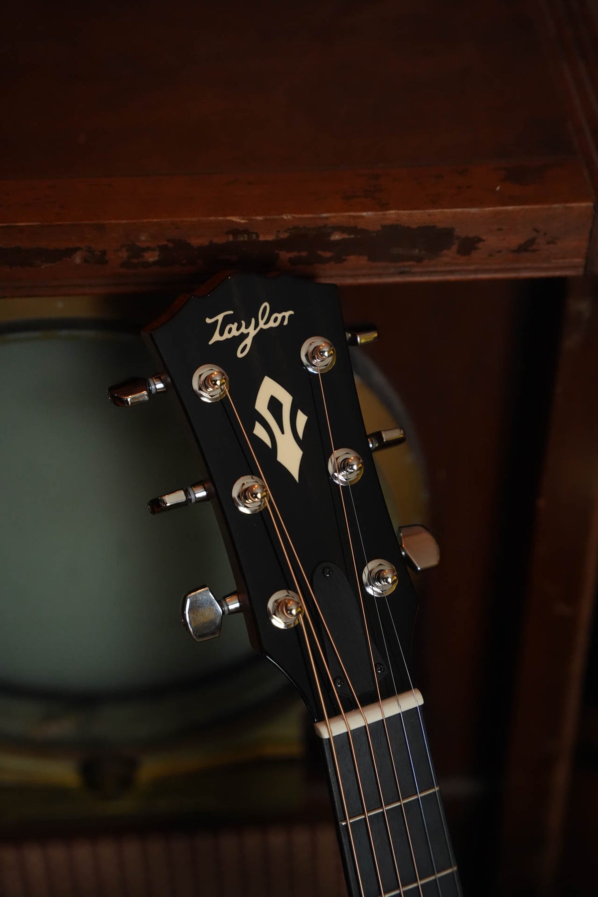 (Pre-Owned) Taylor Trey Hensley Gold Label 510e Dreadnought Acoustic-Electric #5088