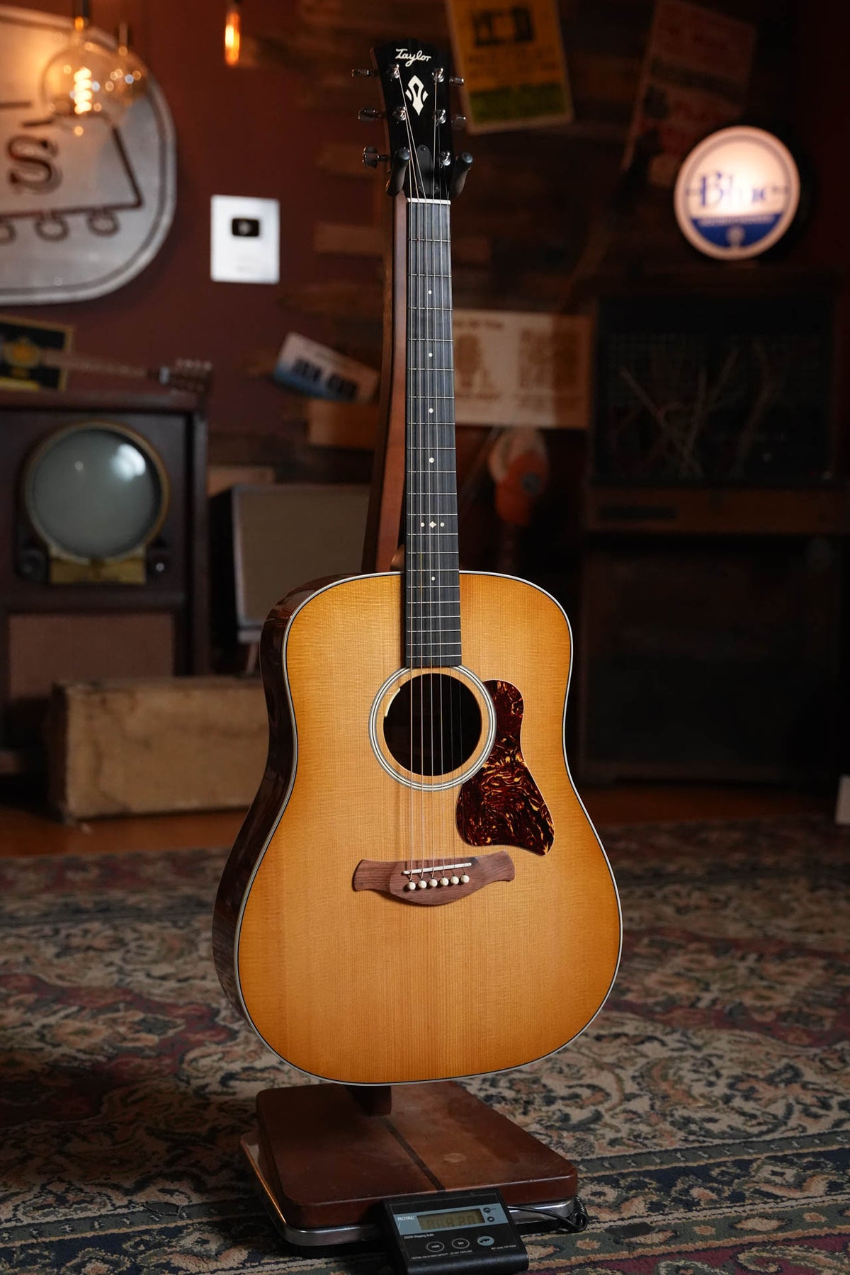 (Pre-Owned) Taylor Trey Hensley Gold Label 510e Dreadnought Acoustic-Electric #5088