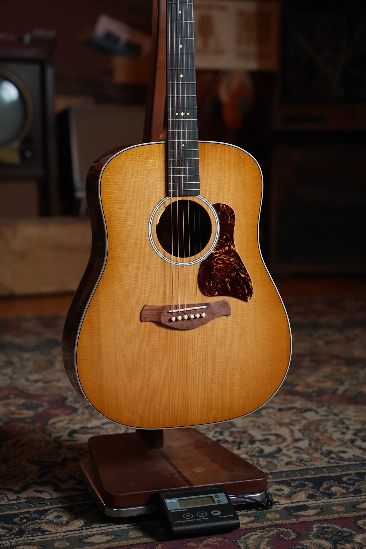 (Pre-Owned) Taylor Trey Hensley Gold Label 510e Dreadnought Acoustic-Electric #5088