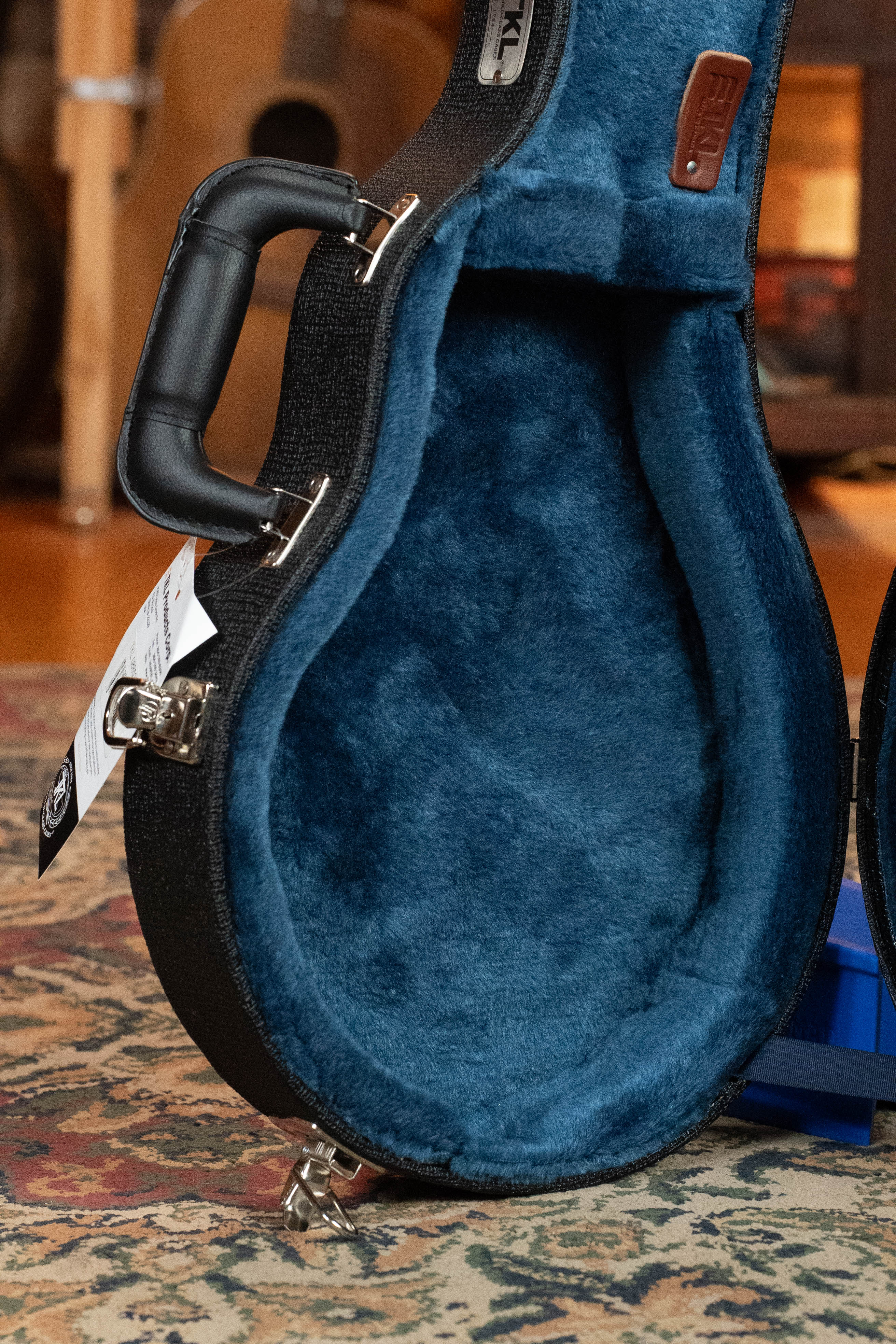 TKL 08852 Arch Top F-Style Limited Edition Hardshell Mandolin Case