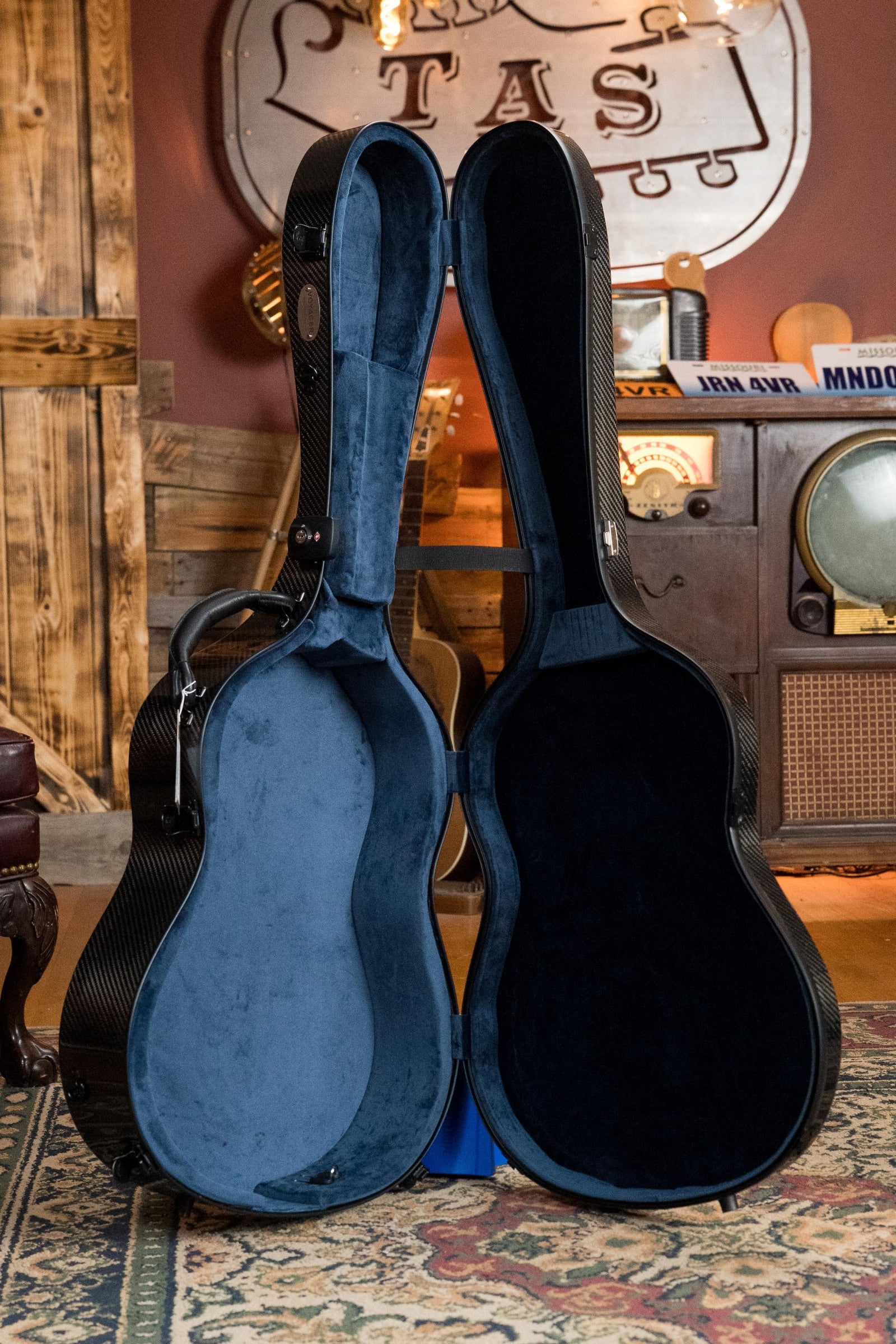 TKL C4002 Voyager Carbon Fiber Classical OOO/OM 14F Case - Black w/Blue Interior