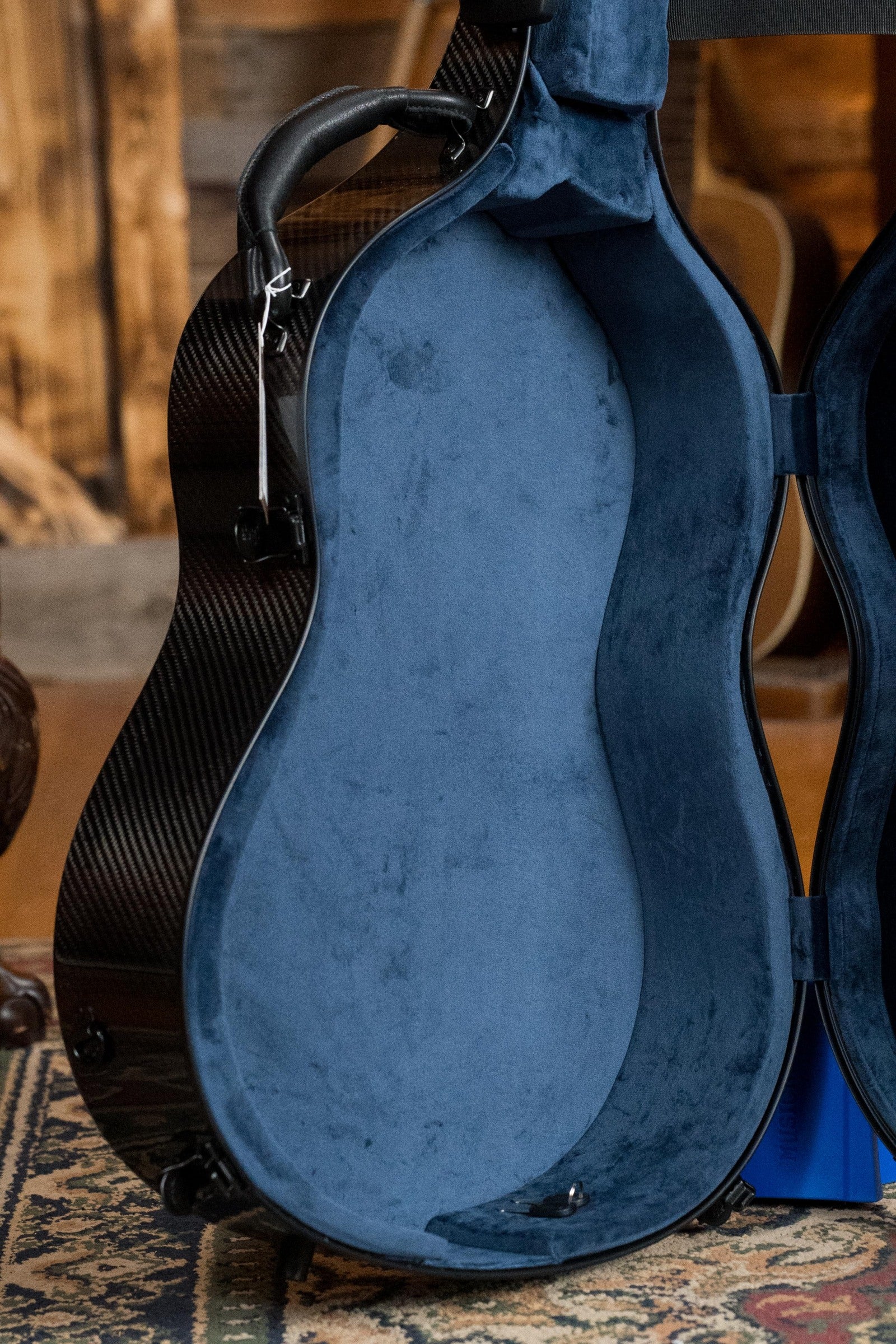 TKL C4002 Voyager Carbon Fiber Classical OOO/OM 14F Case - Black w/Blue Interior