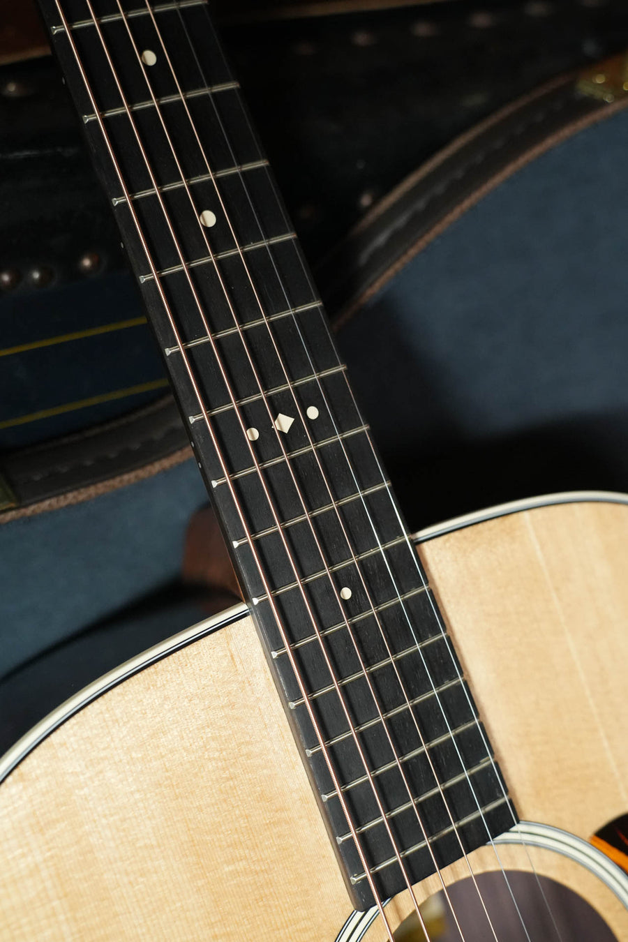 Taylor Gold Label 710e Dreadnought Acoustic-Electric Natural #6024