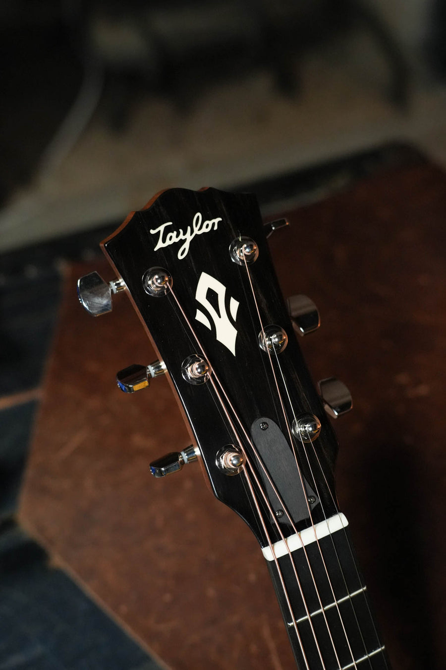 Taylor Gold Label 710e Dreadnought Acoustic-Electric Natural #6024