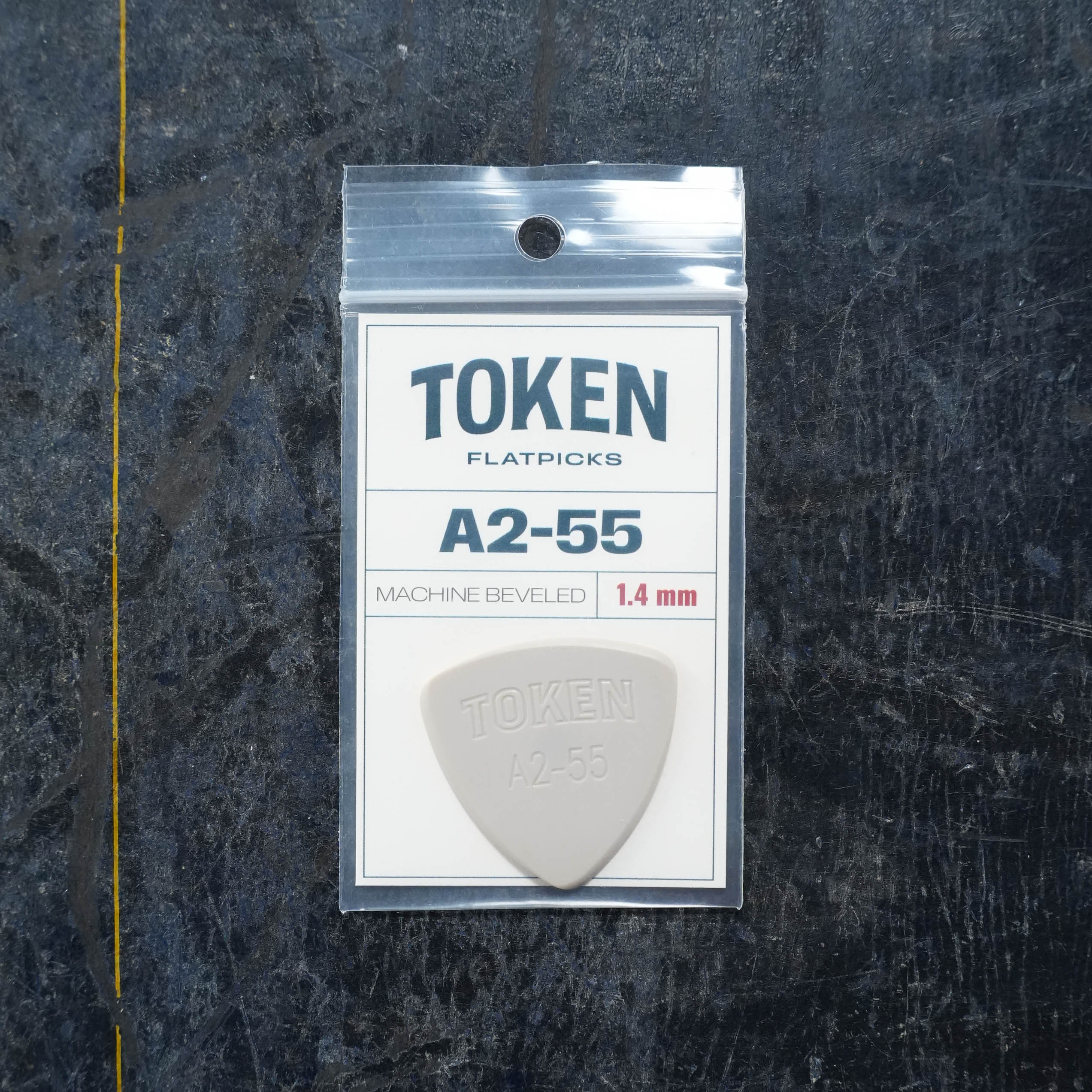 Token A2-55 TAN Flatpick - Large Triangle 1.40mm