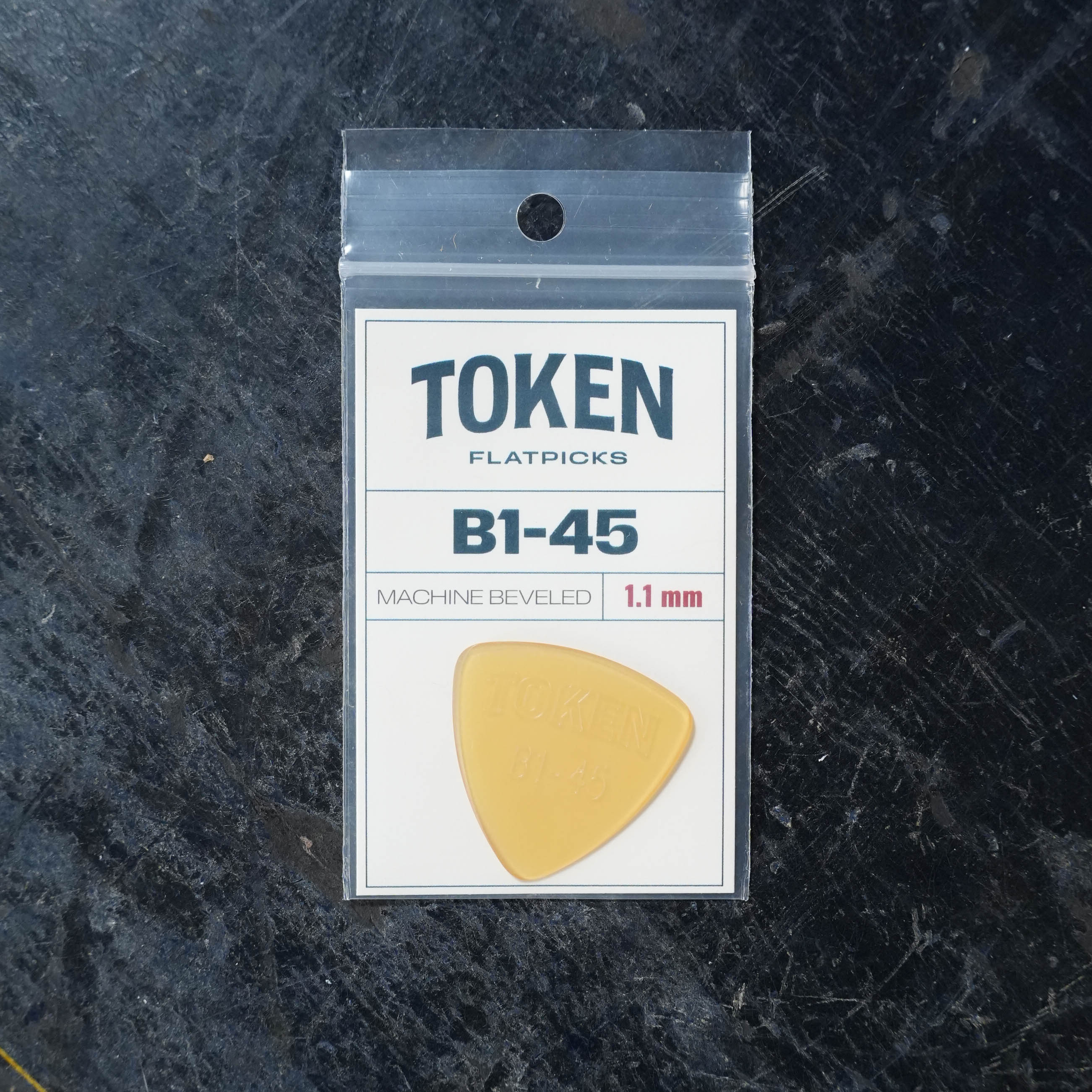 Token B1-45 AMBER Flatpick - Small Triangle 1.14mm
