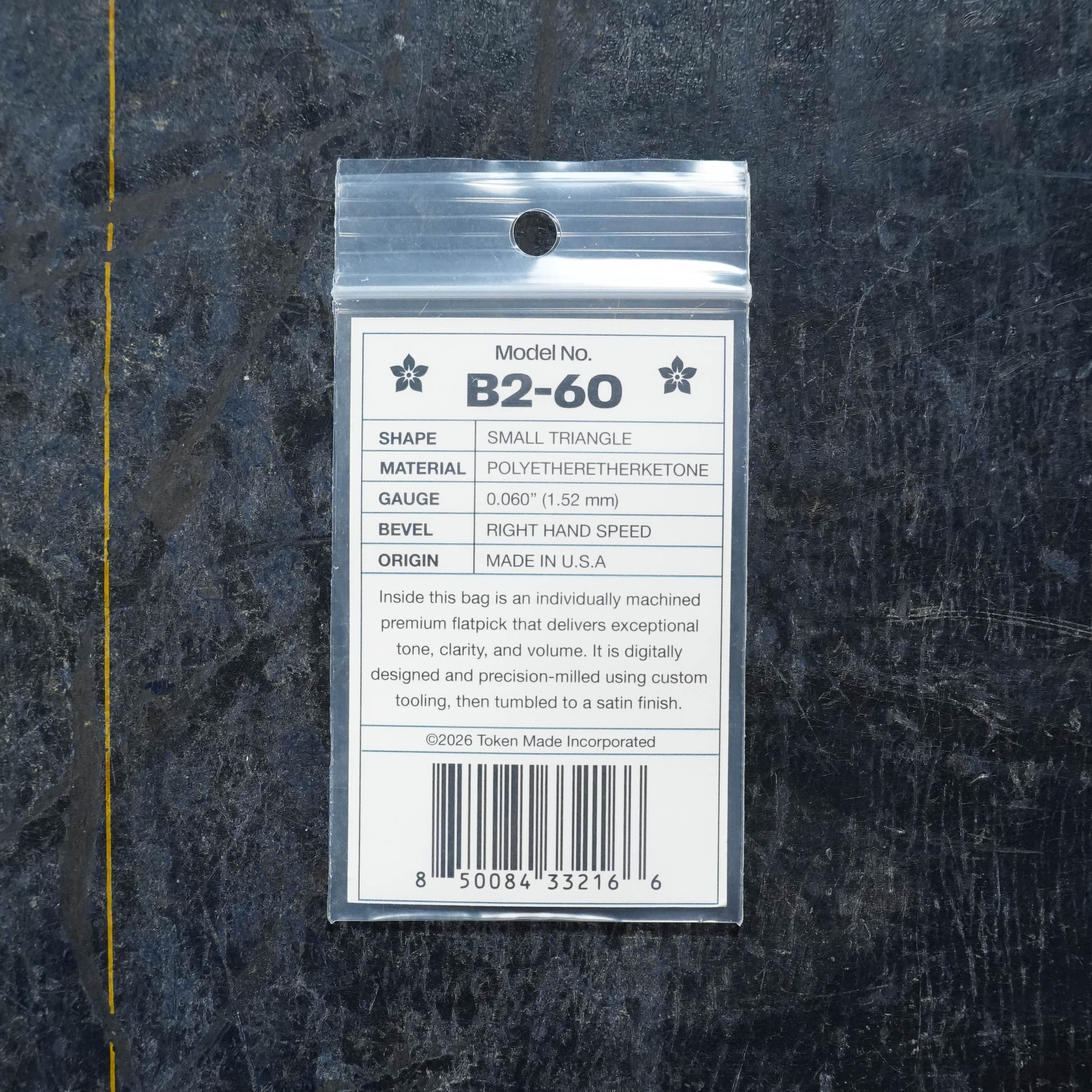 Token B2-60 TAN Flatpick - Small Triangle 1.52mm