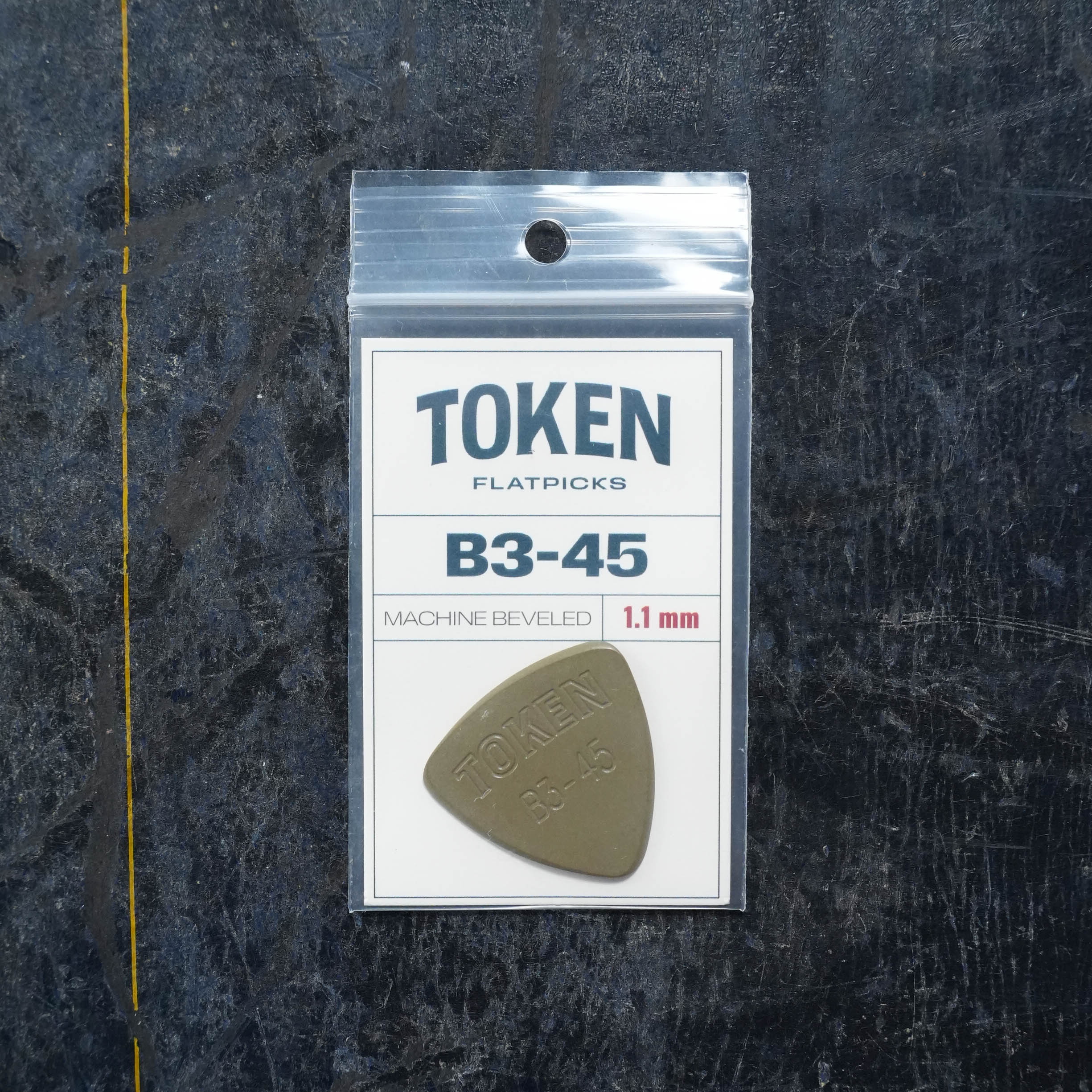 Token B3-45 GREEN Flatpick - Small Triangle 1.14mm