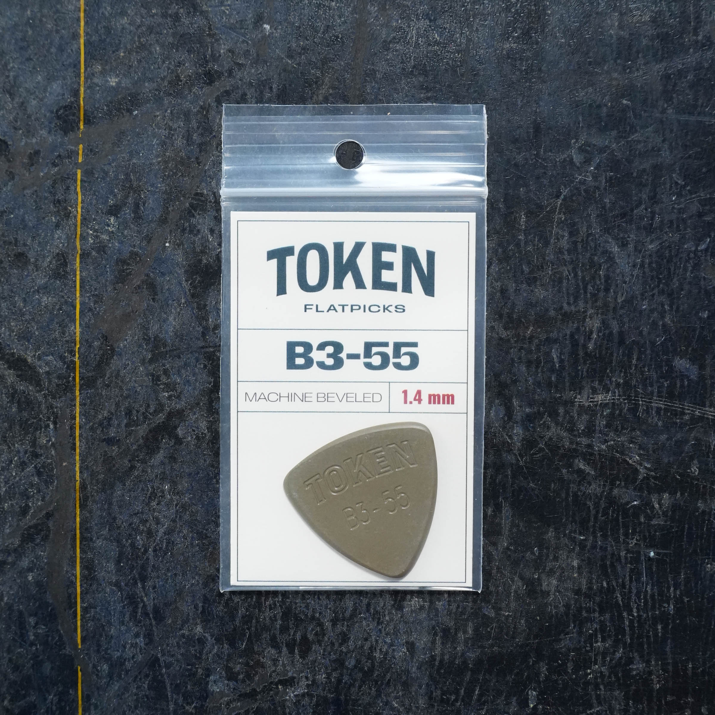 Token B3-55 GREEN Flatpick - Small Triangle 1.40mm