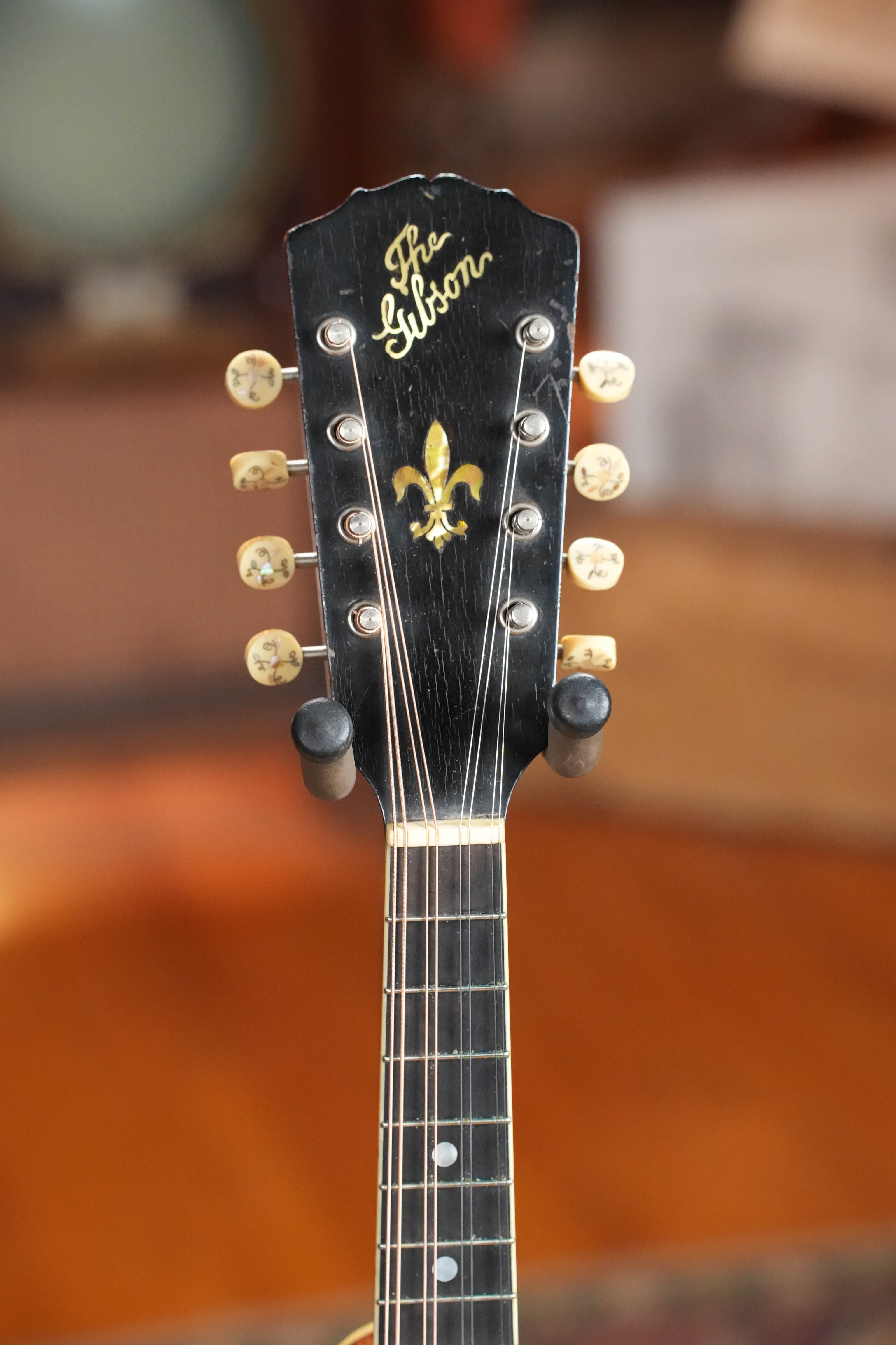 (Used) 1917 Vintage Gibson A-4 Cherry Sunburst Oval-Hole Teardrop A-Style Mandolin #1550