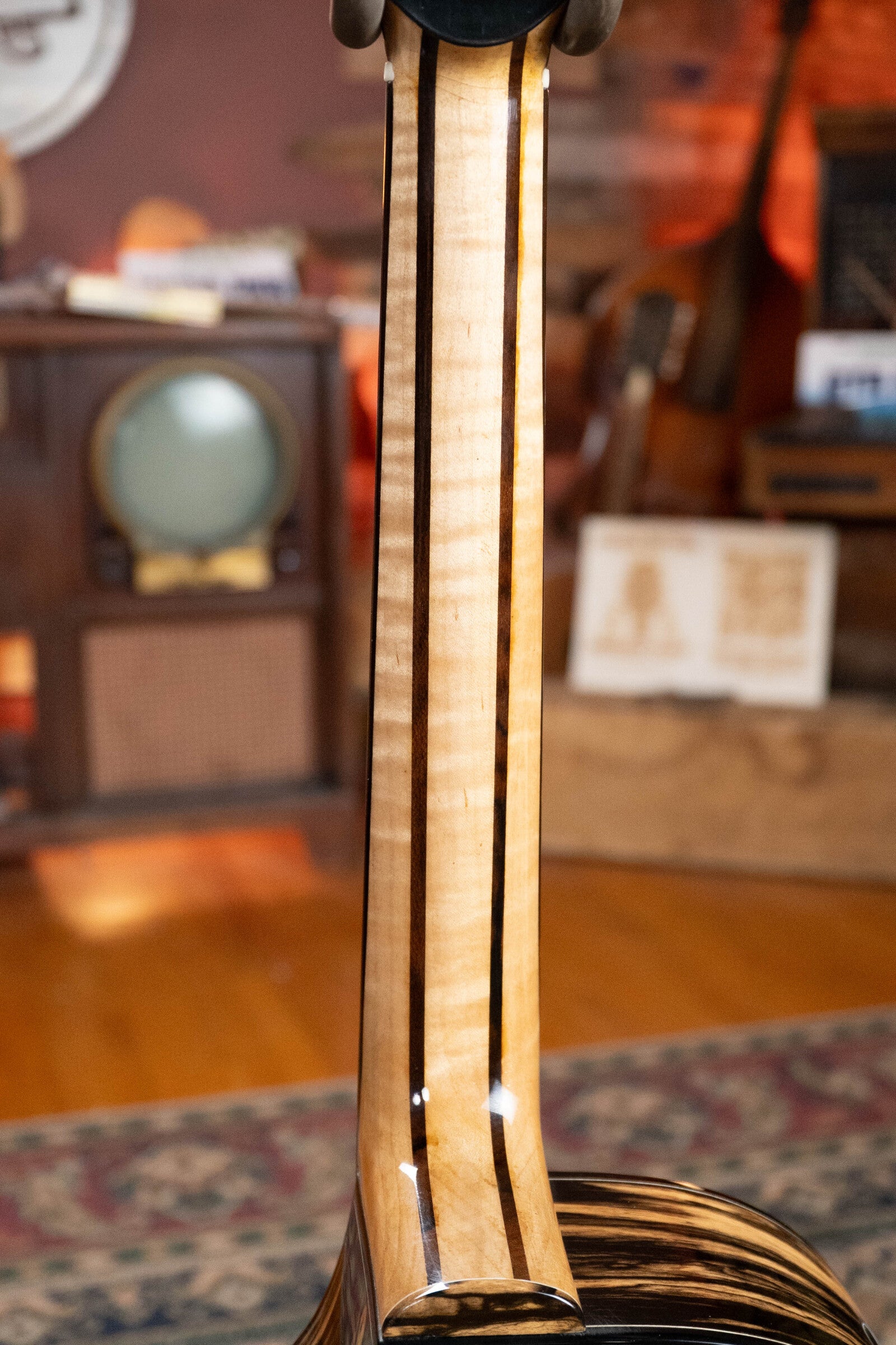 (Used) 2015 Kinnaird Red Lady Bear Claw Sitka/Black & White Ebony Slope Shoulder Venetian Cutaway Dreadnought Guitar w/K&K Pickup #0153