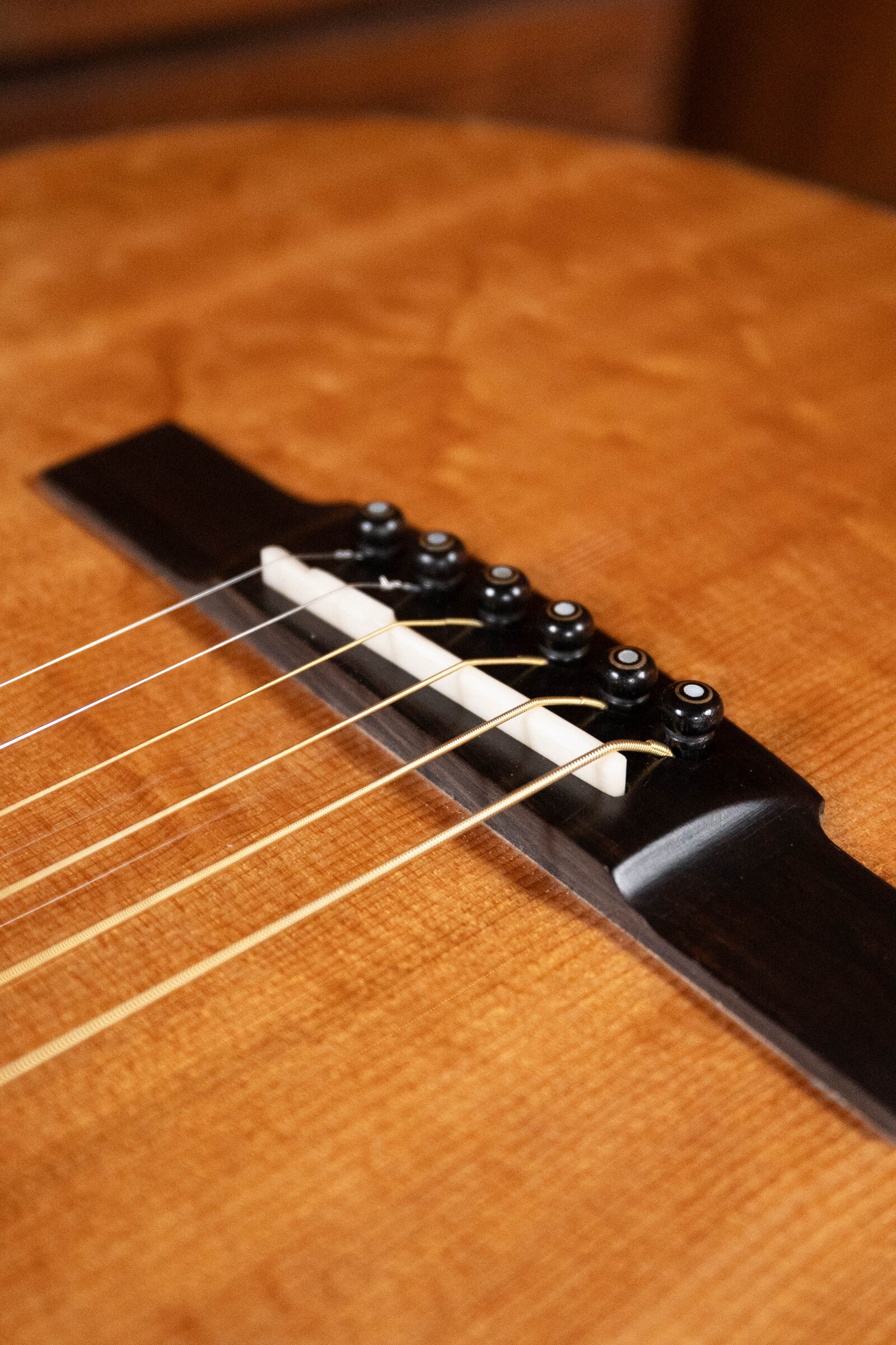 (Used) 2015 Kinnaird Red Lady Bear Claw Sitka/Black & White Ebony Slope Shoulder Venetian Cutaway Dreadnought Guitar w/K&K Pickup #0153