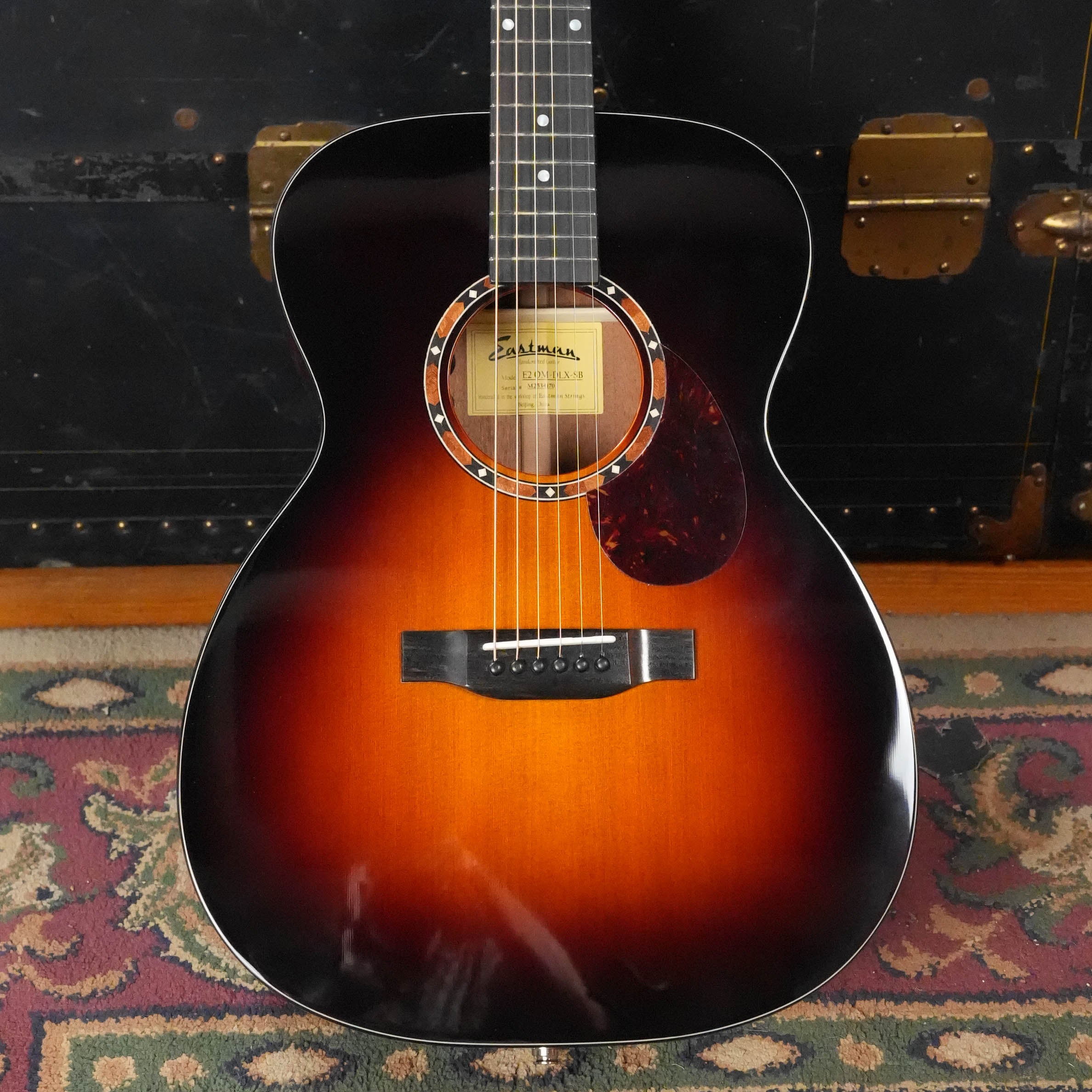 (Used) 2021 Eastman E2OM-DLX-SB Cedar/Sapele Sunburst Orchestra Model Guitar w/Fishman Sonitone #4170