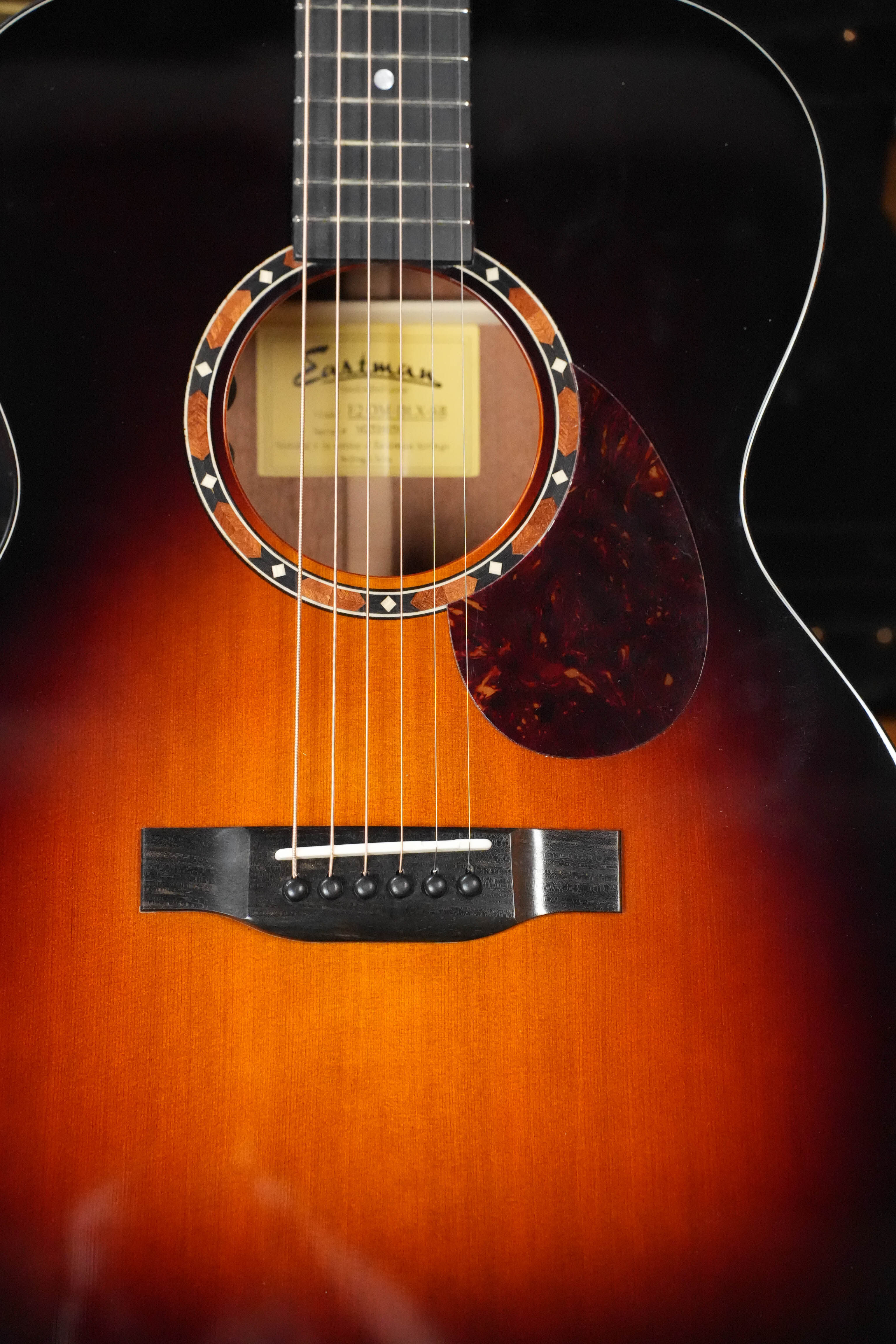(Used) 2021 Eastman E2OM-DLX-SB Cedar/Sapele Sunburst Orchestra Model Guitar w/Fishman Sonitone #4170